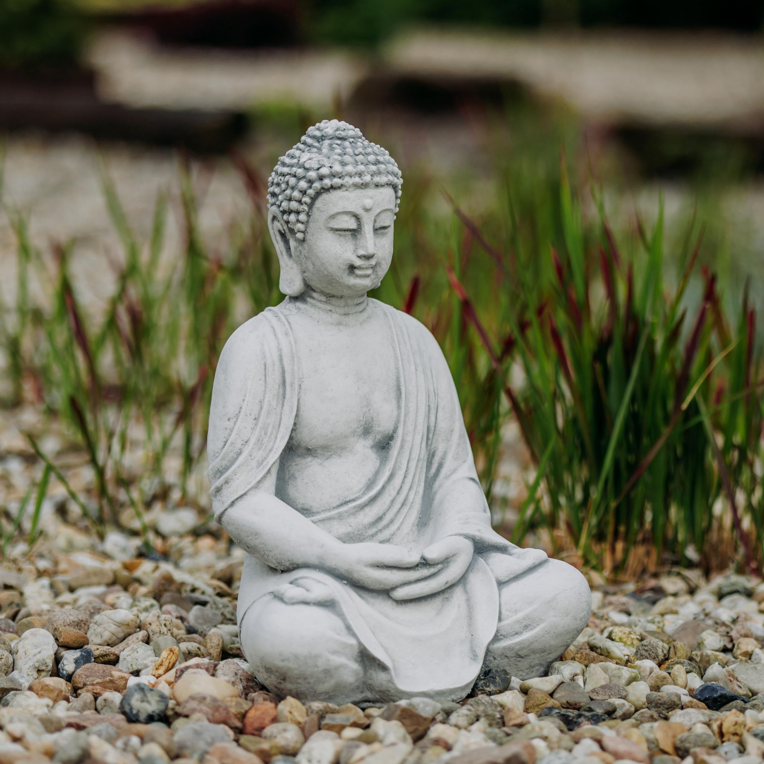 gartendekoparadies.de Sitzende Buddha Statue, Steinfigur, H. 39 cm, 12 kg, Grau, frostsicher aus Steinguss für Außenbereich