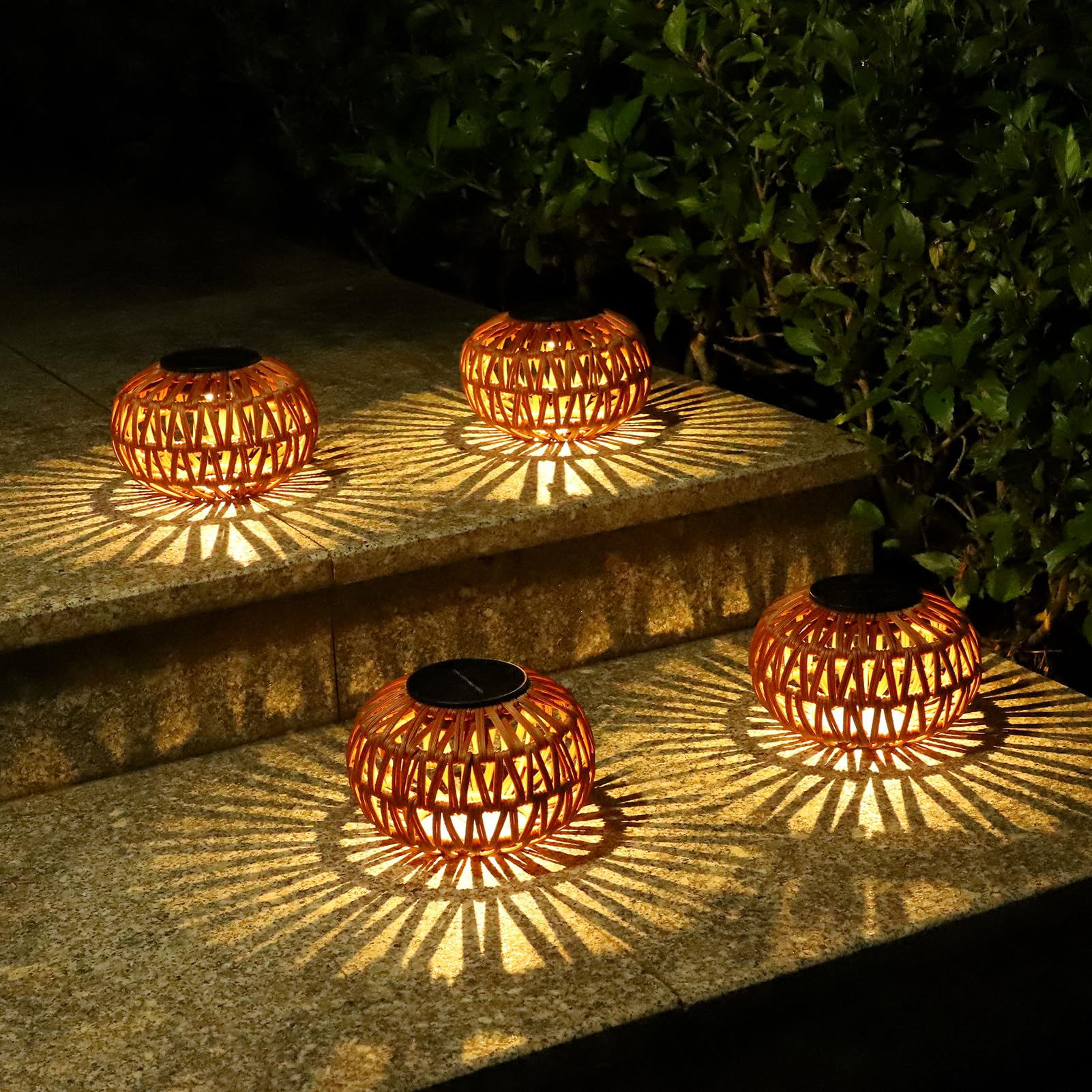 Rayofly Solar-Laternen für Draußen Wetterfest, 2 Stücke Rattan Solarlampen für Außen, Boho Tischlampe Outdoor, Gartendeko Geschenk für Frauen, Mama, Kleine LED Solarlaterne für Garten, Terrasse Balkon