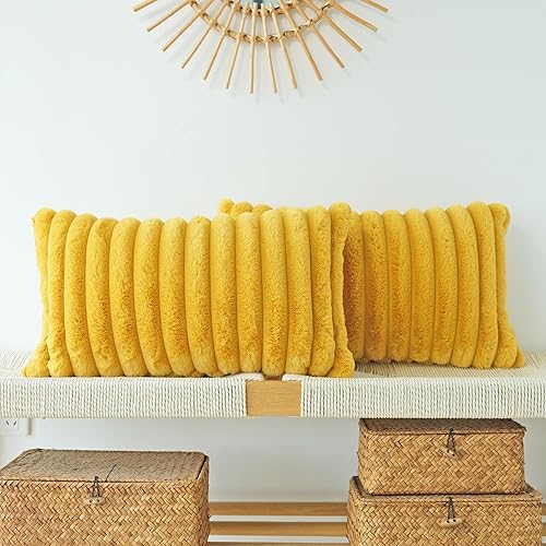 JOJUSIS Paquete de 2 fundas de almohada decorativas de felpa de pelo sintético para sofá, fundas de almohada suaves (amarillo mostaza, 12 x 20