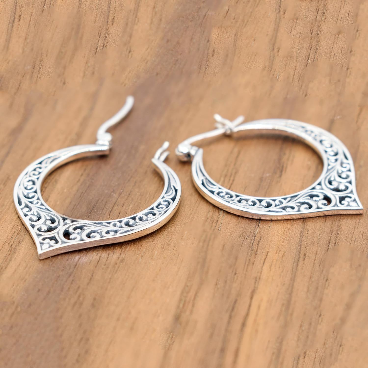 Sterling Silver Filigree Hoop Earrings, Vintage Style Openwork Design, Heart Details, 31mm - Image 3