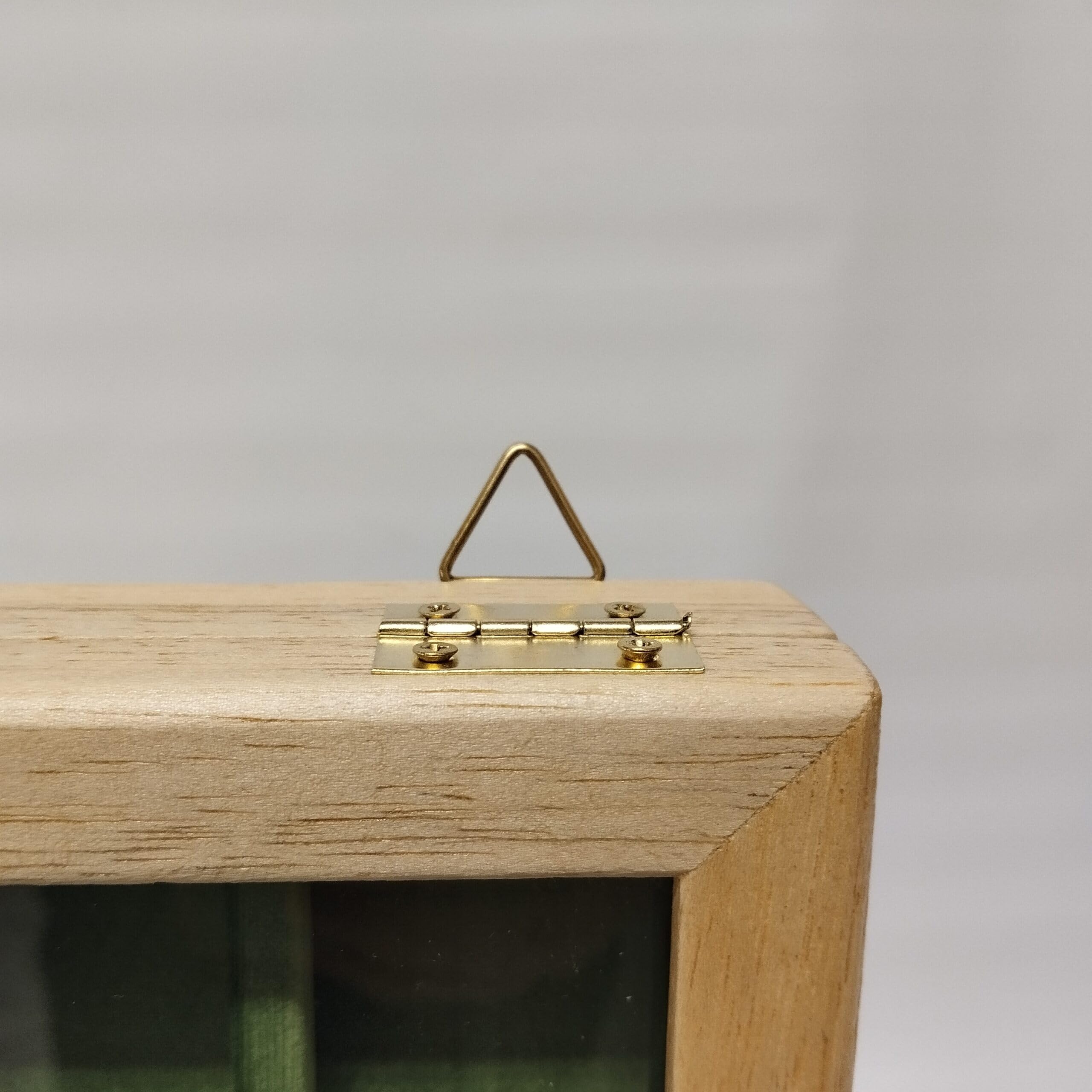 Espositore per accendini Zippo da collezione, vetrina in legno con vetro 28 scomparti, da tavolo o parete, artigianale Made in Italy - Coins&More
