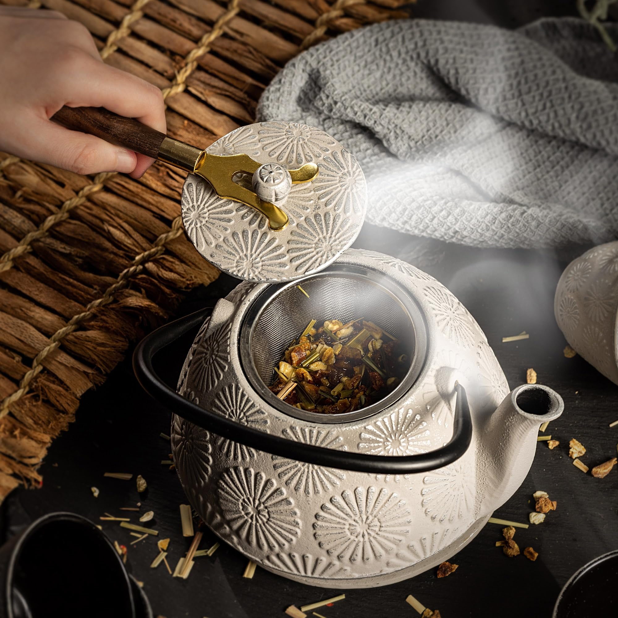 KADAX Tetera japonesa de 1,1 L con 4 tazas de té para té suelto, juego de té japonés de hierro fundido, tetera de hierro fundido con colador, tapa, asa y posavasos (gris)