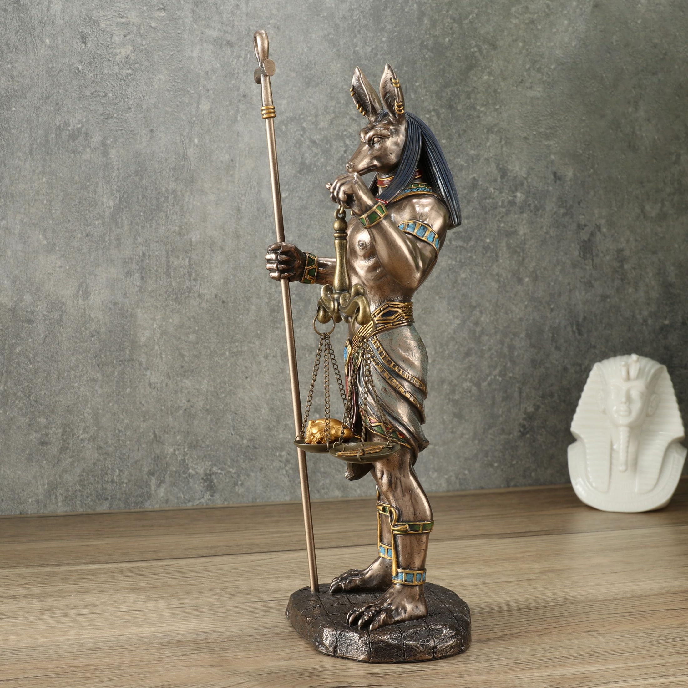 Veronese Design Escultura de Resina Bronze Anubis com Ankh Staff