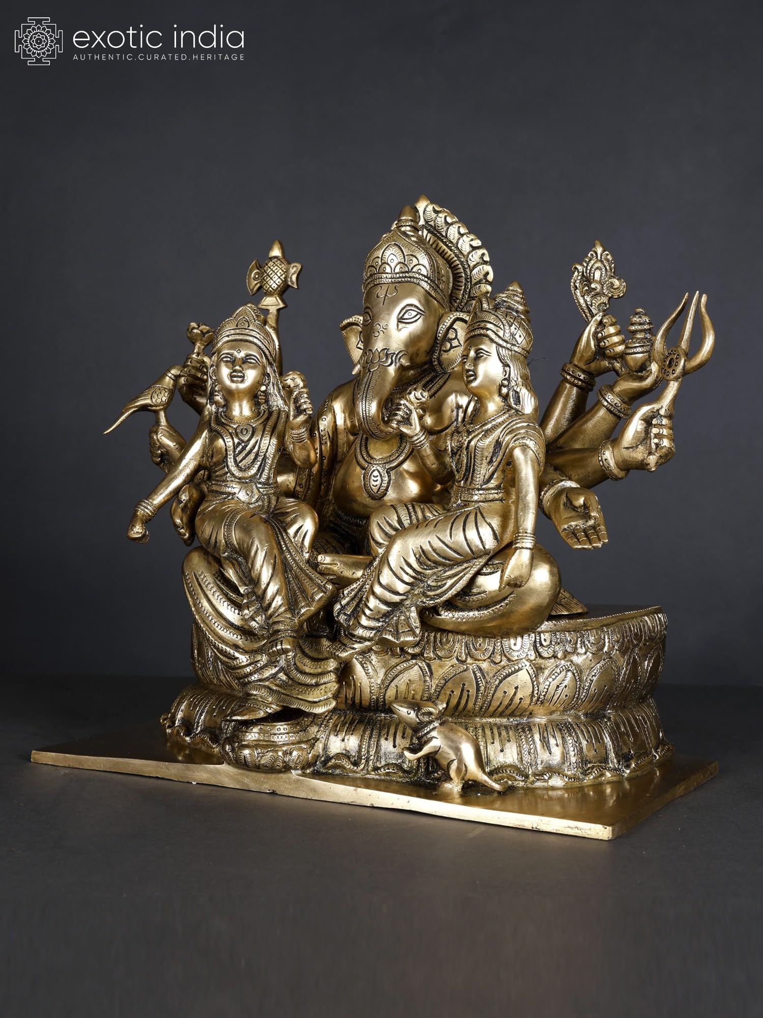 Exotic India 33 cm mosiężna statuetka lorda Ganesha z Riddhi Siddhi siedząca na bożku kwiatu lotosu do pokoju pudży, murti, wystroju domu, biura, dekoracji stołu