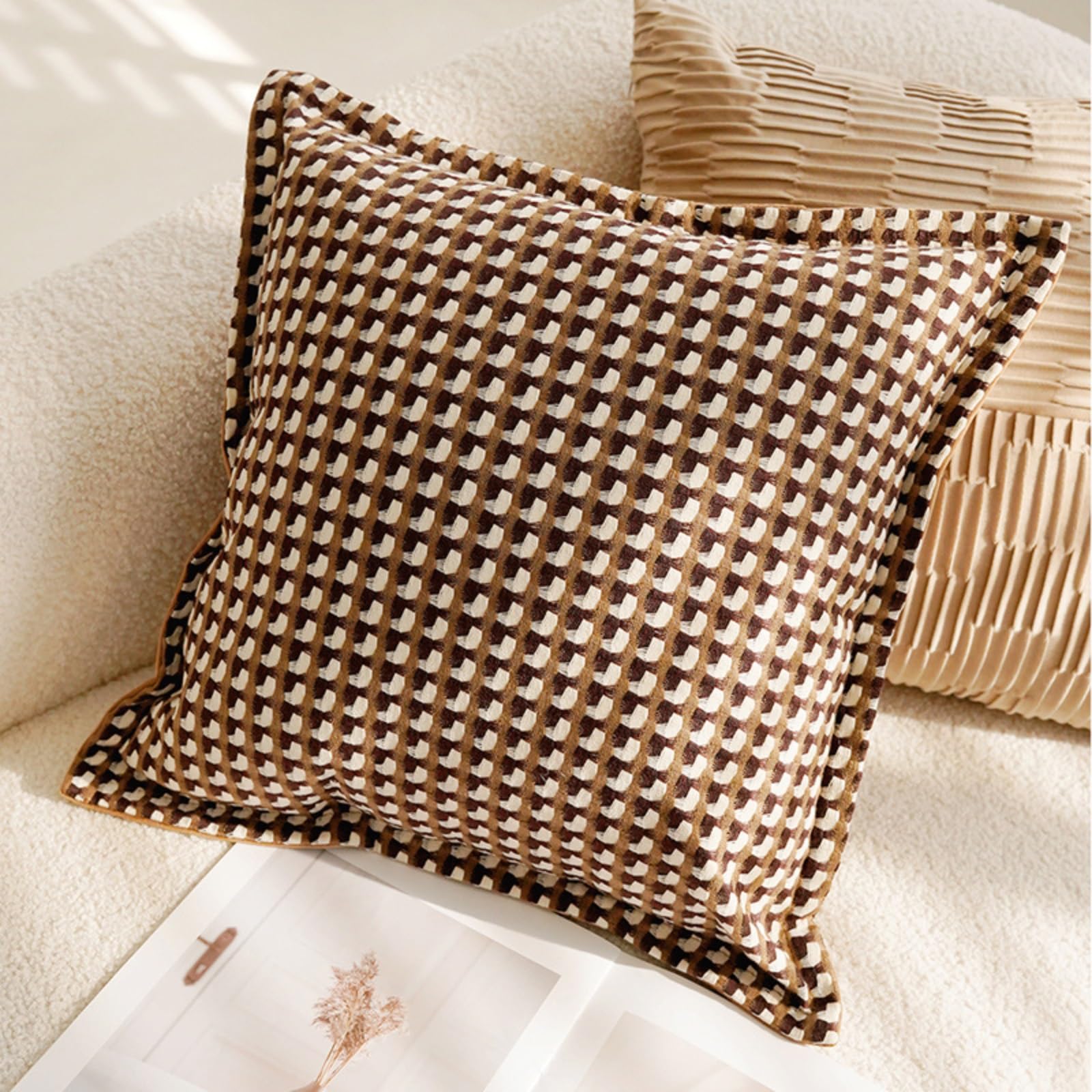 Taie d'oreiller pelucheuse écossaise beige et marron 45x45 cm