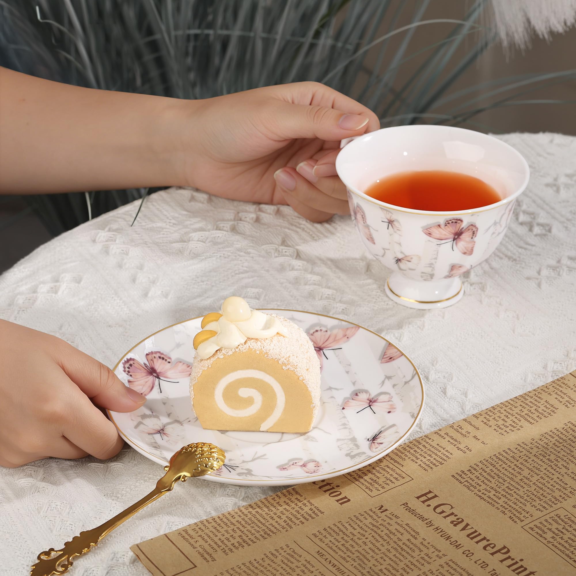 fanquare Elégantes Lot de 6 Ensembles Tasses et Soucoupes en Porcelaine Fine 180ml, Set de Tasses et Soucoupes Motif Papillon Rose clair avec Bord Doré Thé et Café pour Maison Cuisine Mariage
