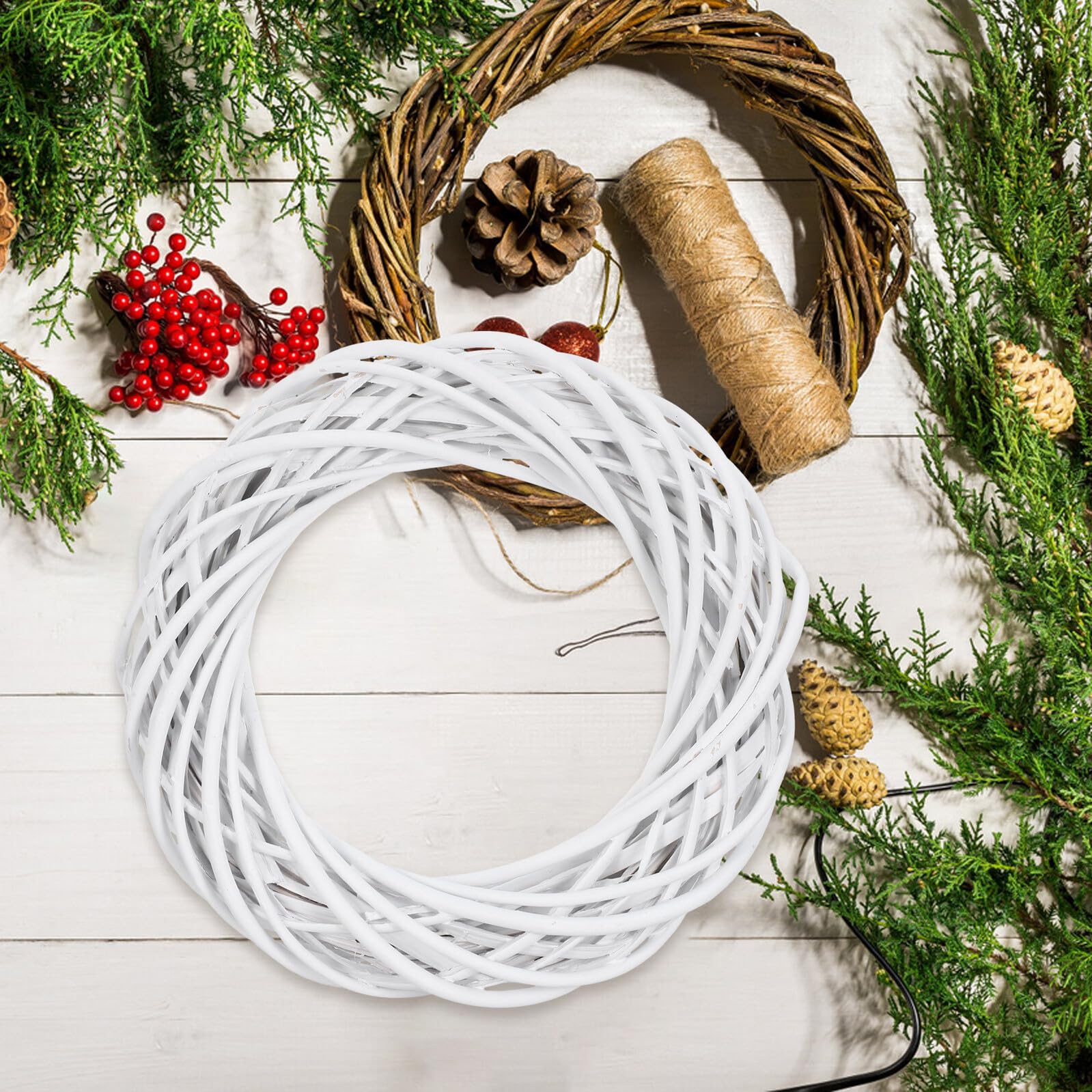 3 Stück Weinrebenkranz 30cm aus Rattan als Robuste Kranzbasis | Tür und Fest, Flexible Selbstgemacht Gestaltung, Weiß, Rustikale Schlichte Optik