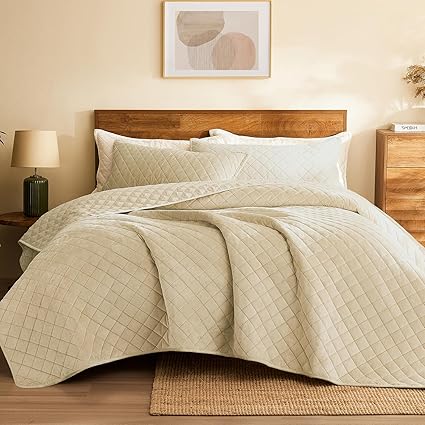 L'AGRATY Velvet Quilt King Size: 3-Piece Reversible Luxury Velvet Bedding Comforter Set - Lightweight Oversized Quilted Bedspread Coverlet with 2 Pillow Sham for All Season - Light Linen Quilt