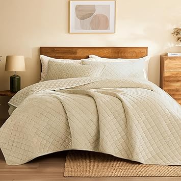 L'AGRATY Velvet Quilt King Size: 3-Piece Reversible Luxury Velvet Bedding Comforter Set - Lightweight Oversized Quilted Bedspread Coverlet with 2 Pillow Sham for All Season - Light Linen Quilt