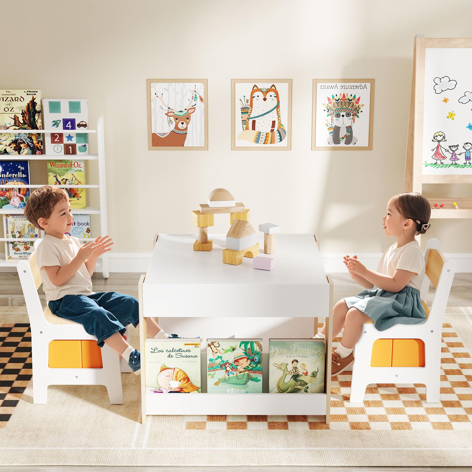 GOPLUS Table Enfant avec 2 Chaises, 4 en 1 Table de Dessin avec Plateau Réversible et Tableau Noir, Bureau Enfant avec Rangement Amovible, Étagères (Naturel)