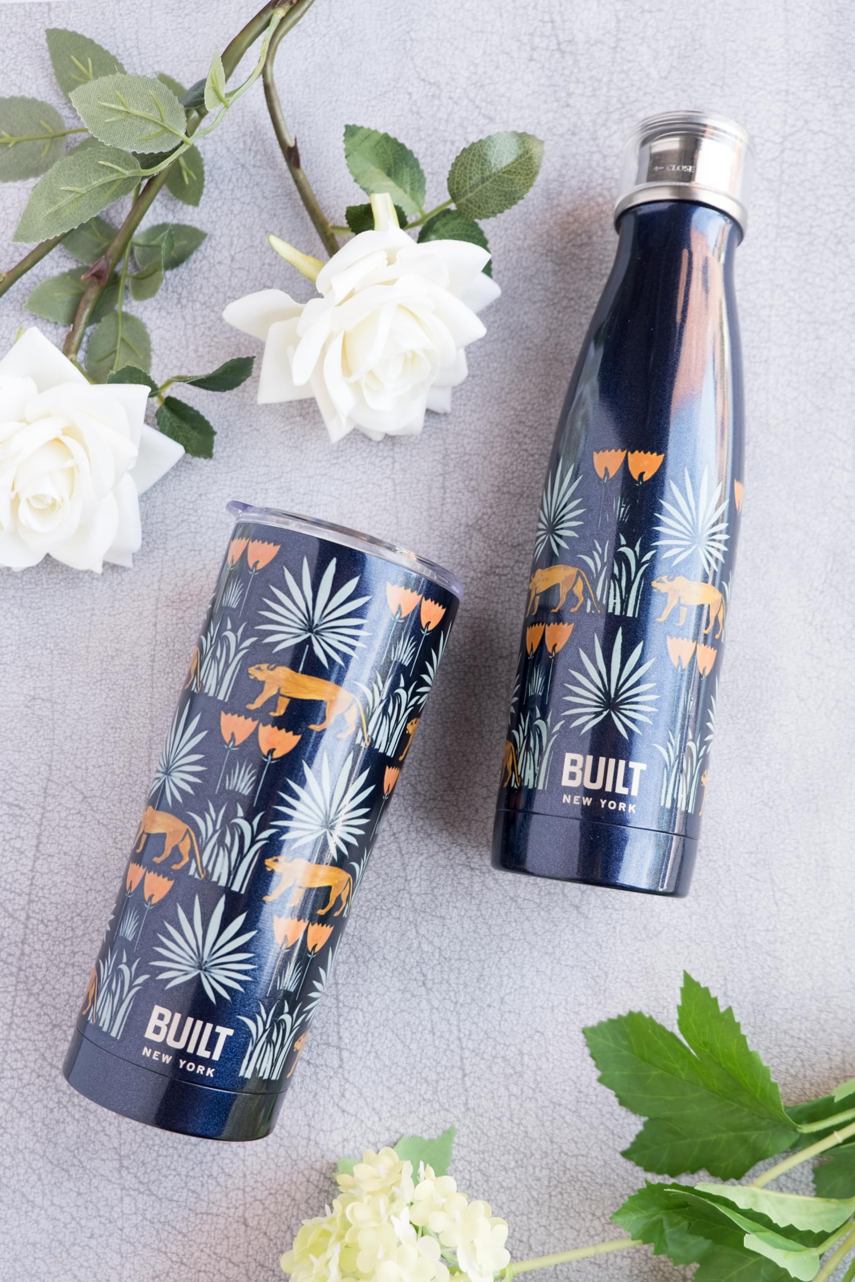 Built, Reisebecher mit Deckel aus Edelstahl, V&A-Design, 590 ml – Löwin