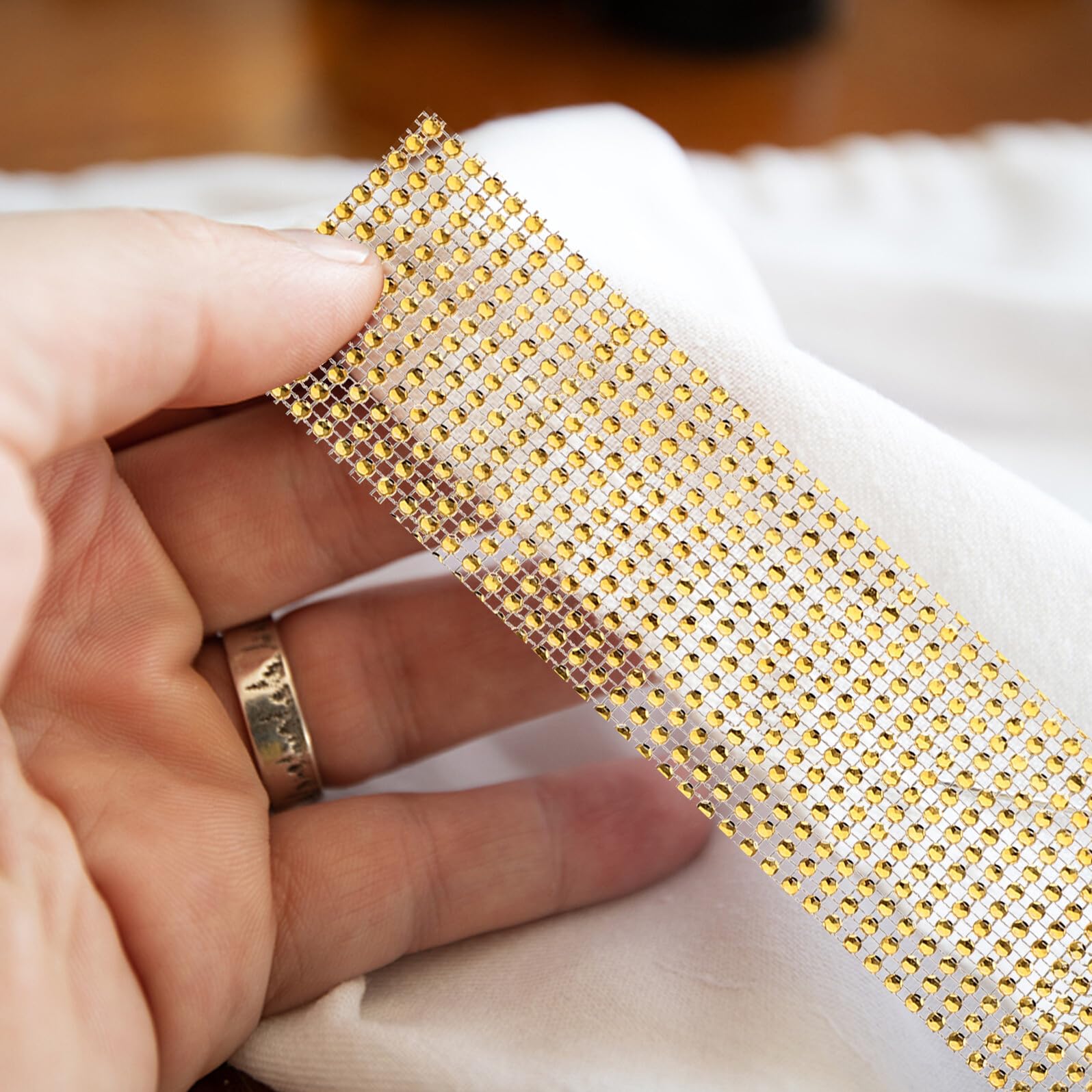 4 Rollen Glänzendes Strassbandrolle 24 Reihen 10 Yard Selbstgemacht Bastelband für Hochzeit Deko Goldfarbenes Strass Band zum Verzieren von Kleidung und Heimdeko