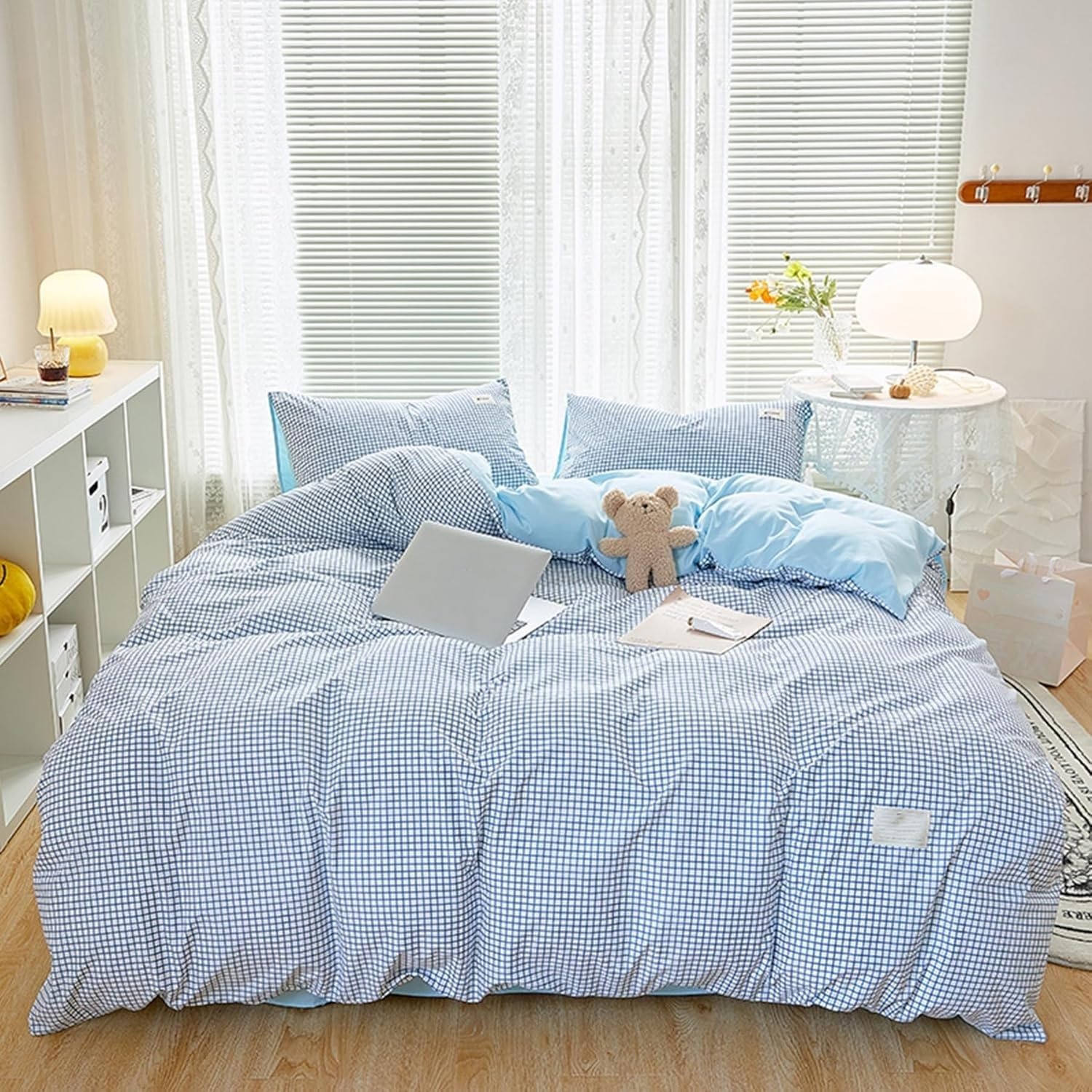 Parure de lit simple en coton rayé bleu pour une chambre cocooning