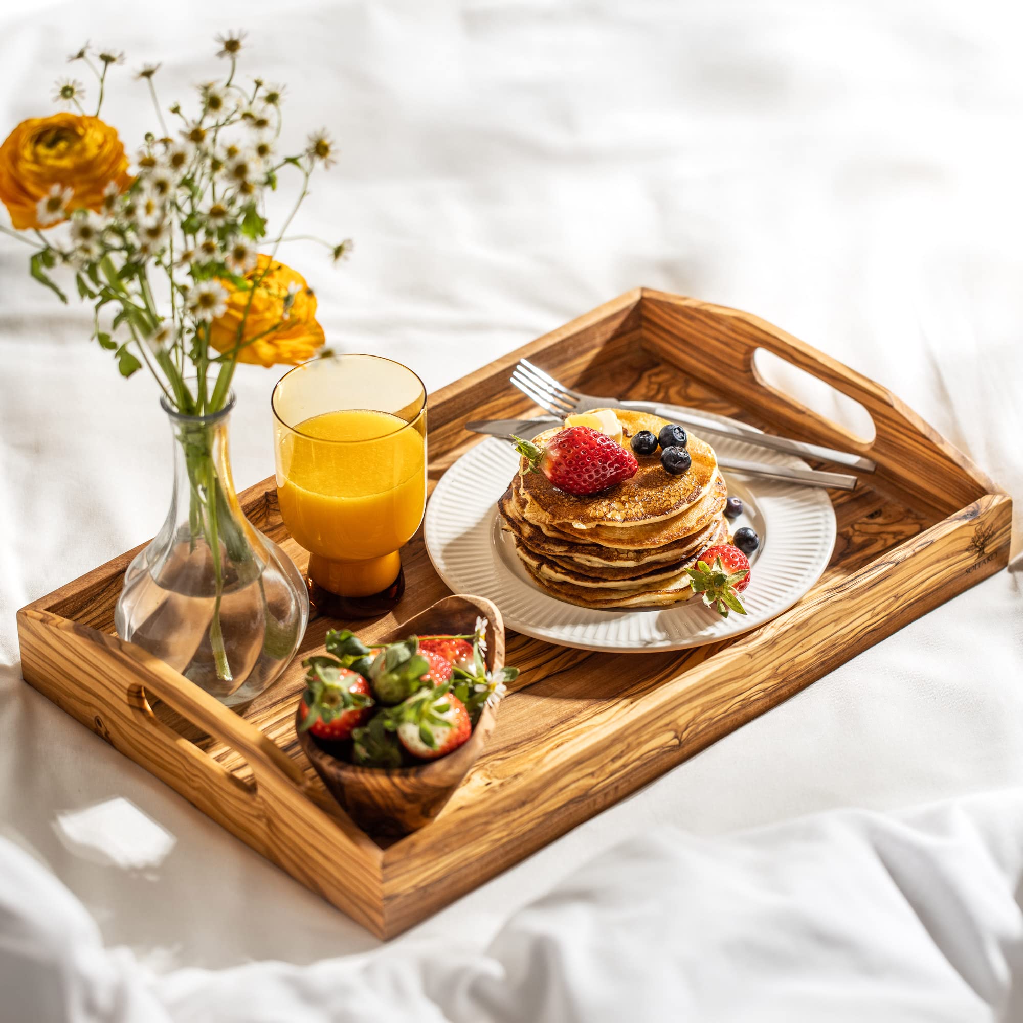 SOLTAKO Plateau de Service en Bois d’Olivier, Set de Plateaux de Petit-déjeuner, collation, Boissons, Nourriture, Plateau de présentation avec Deux Poignets et rebords en Bois d’Olivier Naturel