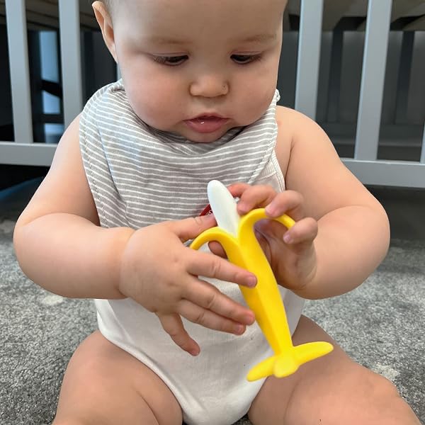Nuby Banana Soothing Teether Easy Grip BPA-Free Suitable from 3 Months Plus, One Size - 3