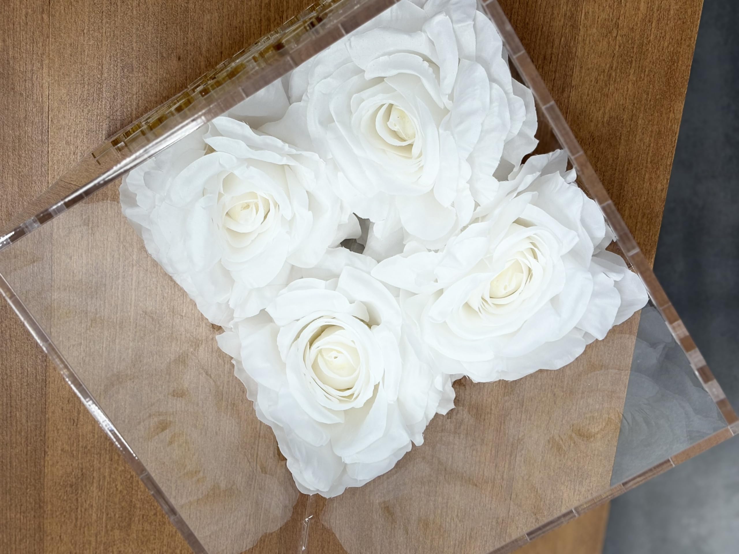 Happenings Personalisierte Hochzeitsbox für Umschläge aus Acryl – Goldspiegel, weiße Rosen, Namen des Brautpaares mit Datum – Elegante Kartenbox für die Hochzeit
