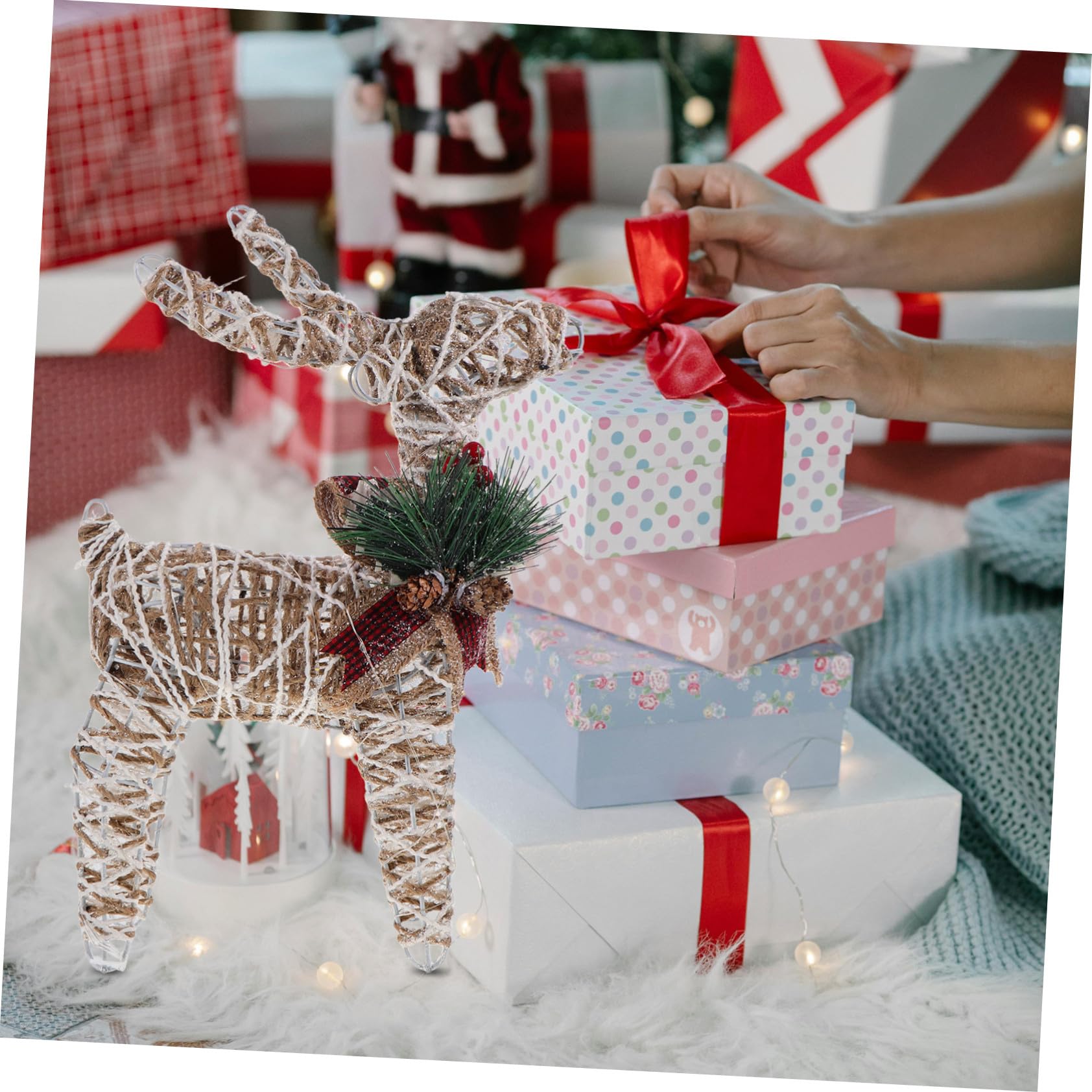 OUNONA Statuette di Cervi Natalizi in Ferro Decorazione Forma di Renna Luci LED Calde Centrotavola per Interni Esterni Design per Esposizioni Festive
