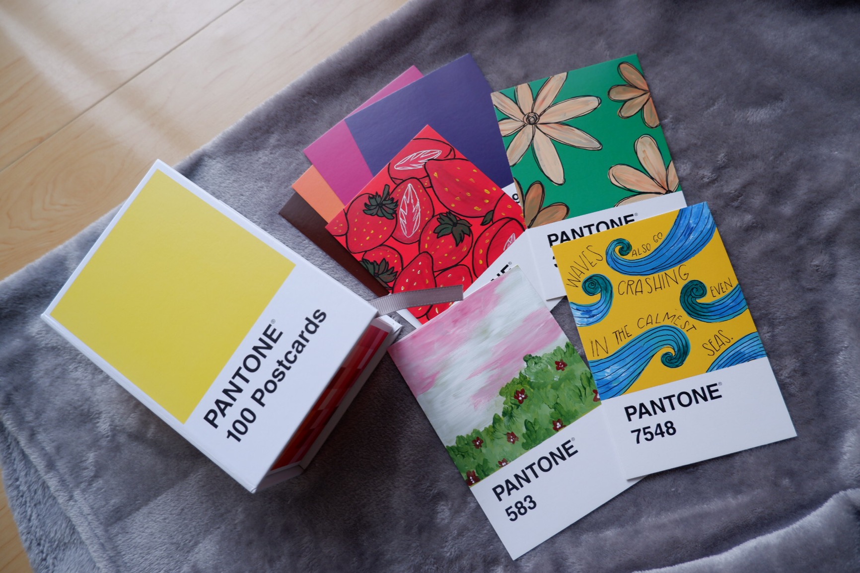 Amazon.co.jp: Pantone Postcard Box: 100 Postcards : Pantone LLC: 洋書