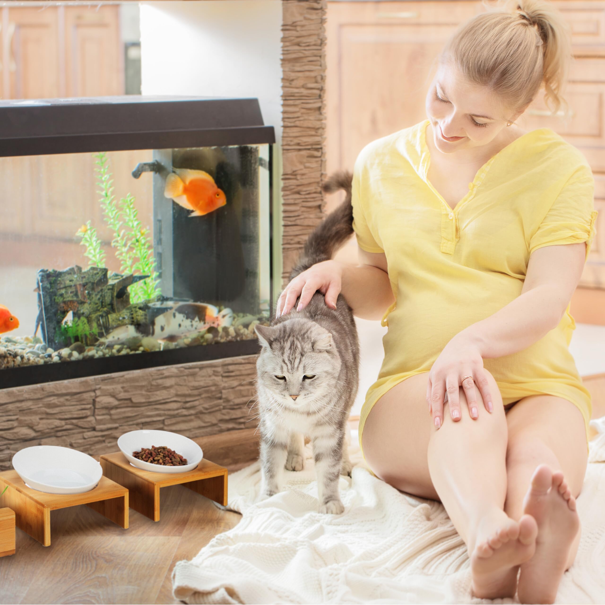 Relaxdays Zestaw misek dla kota z miską na trawę dla kota, 2 ceramiczne miski po 350 ml, stojak bambusowy, nadaje się do mycia w zmywarce, kolor naturalny/biały