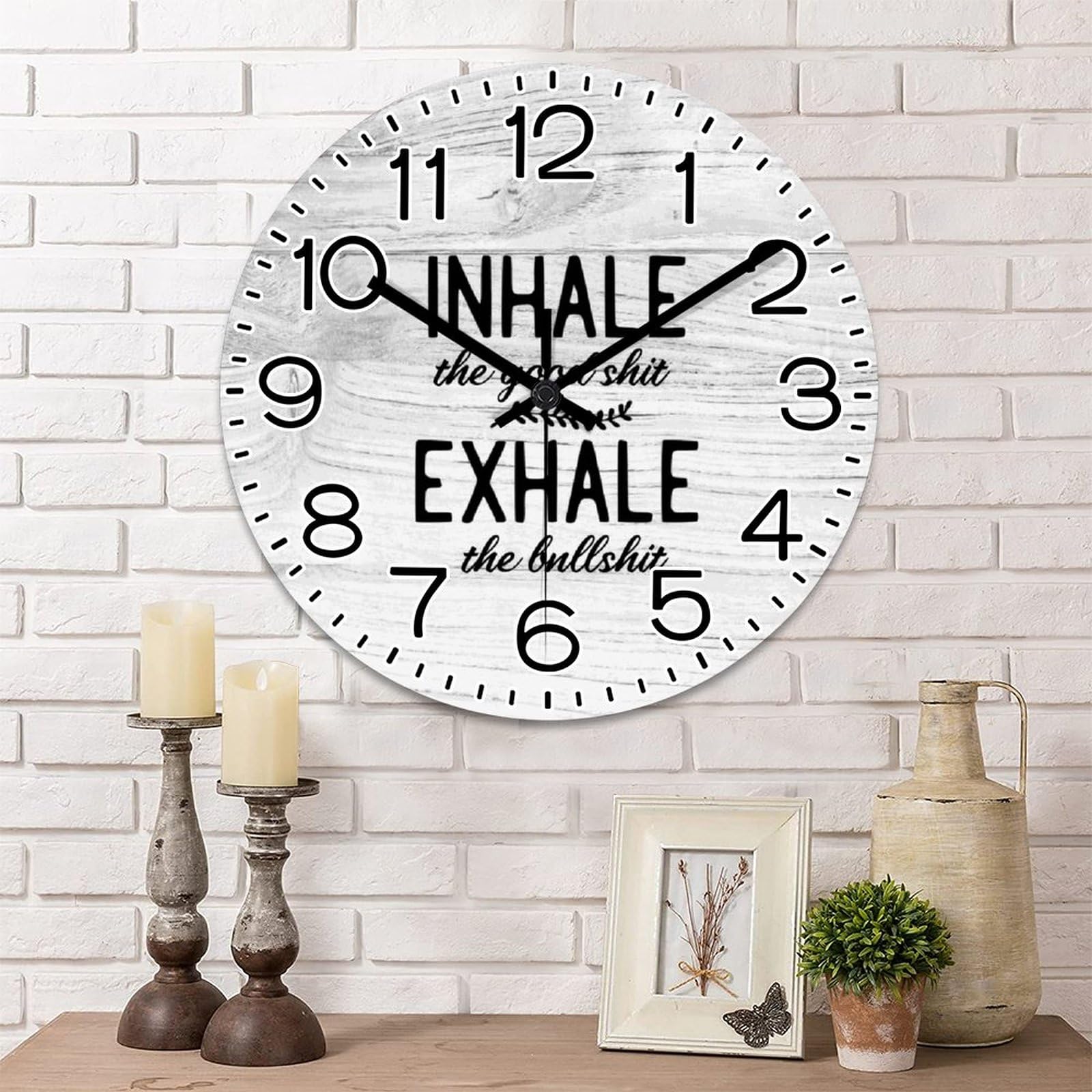 Horloge murale bois citation inspirée pour une maison chaleureuse