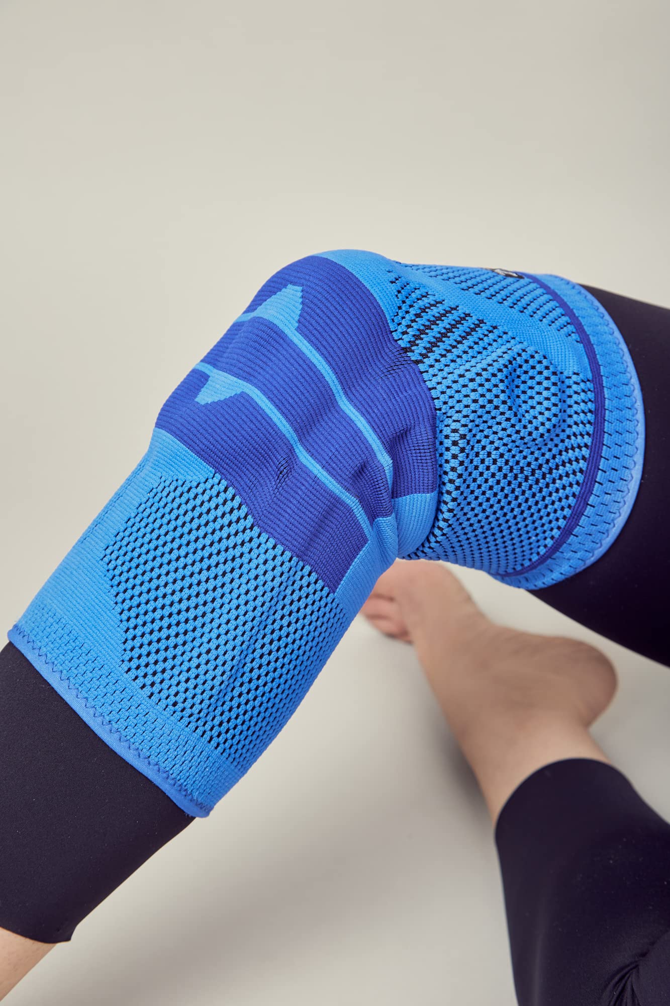 IM UNLIMITED Knee Brace, Knee Compression Sleeve for Pain Relief & Swelling, Knee Stabilization & Support, Patella Protector Gel for Injured Knees & Arthritis (Blue, Small)