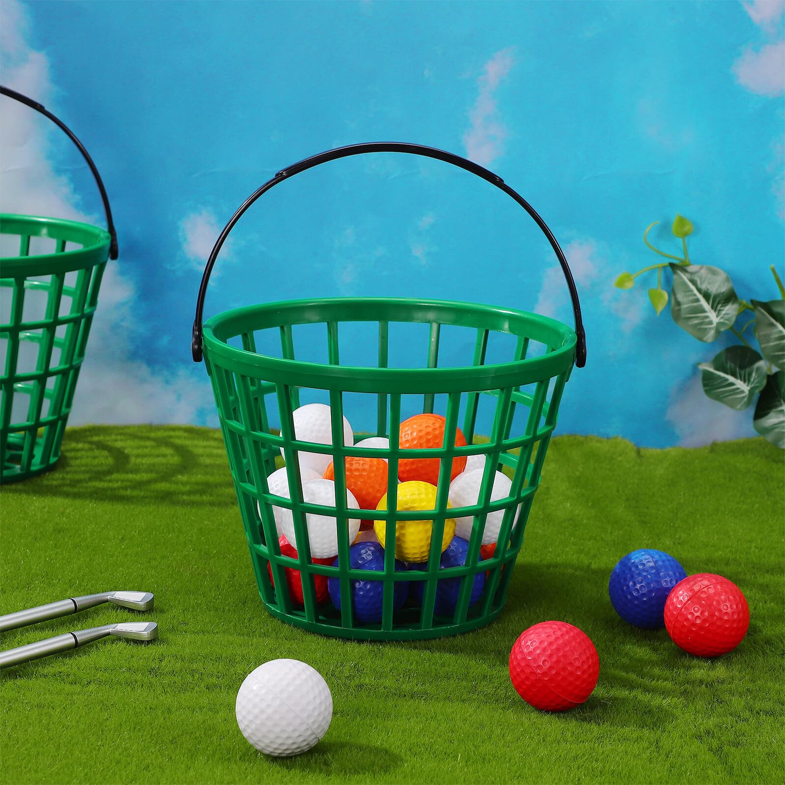 2 Stück Golfkorb aus Kunststoff für 50 Golfbälle Tragbarer und Stabiler Aufbewahrungsbehälter zum Golfspielen Praktischer Sport Golfballbehälter in Grün