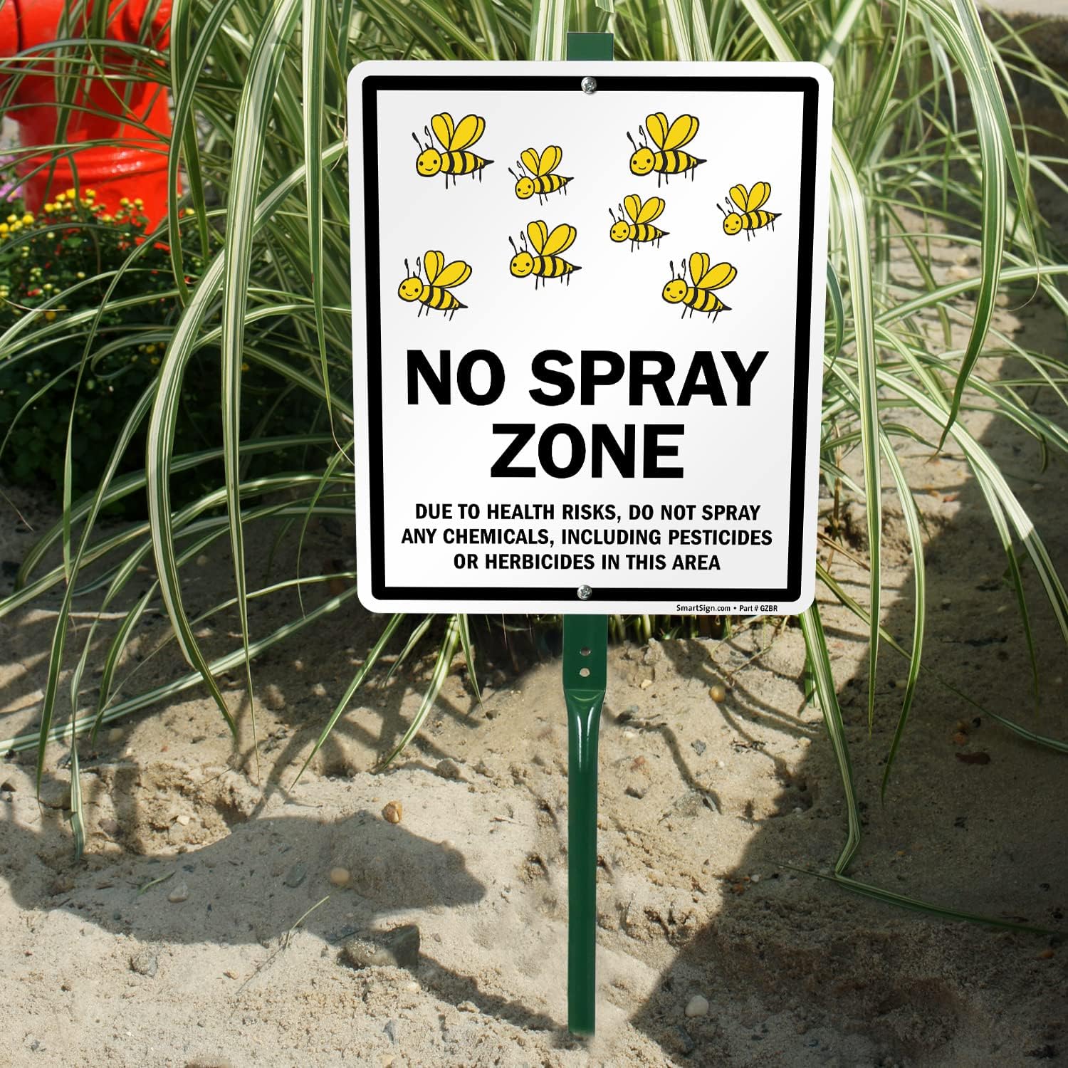 SmartSign 30.5x25.4 cm "No Spray Zone – Due To Health Risks, Do Not Spray Any Chemicals, Including Pestizides Or Herbicides In This Area" Hofschild mit 3 Fuß Pfahl, Schwarz und Weiß, 1 Stück