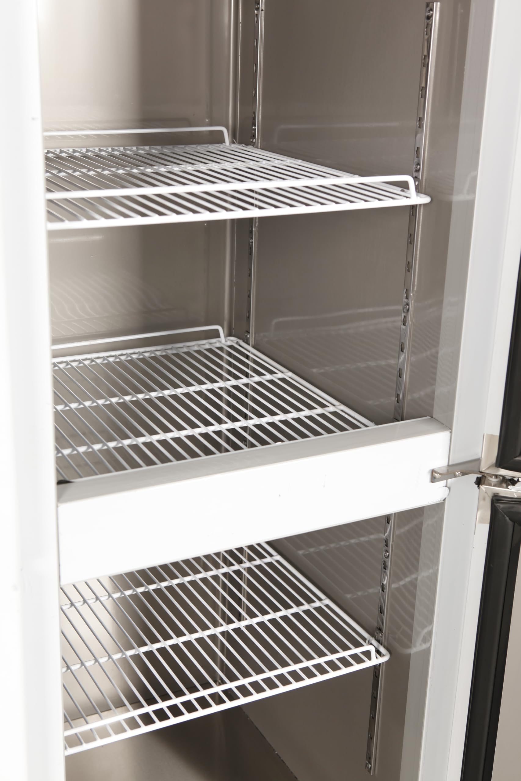 Armario Refrigerado 4 Puertas Motor Abajo Línea Gaona – Acero Inoxidable Profesional – Refrigeración Ventilada +2°C/+8°C – Gas R290 Ecológico – Clase Energética D – Luz Interior – Hostelería y Restaur