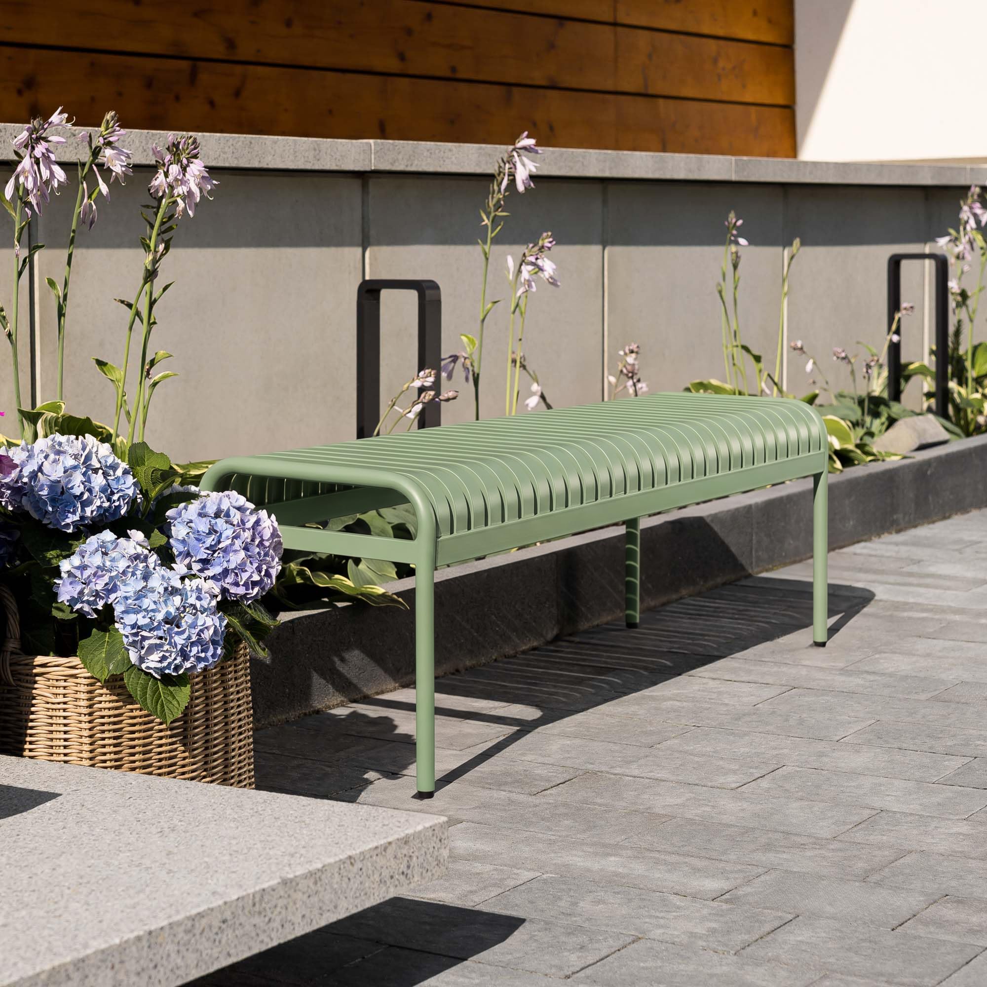 di volio Gartenbank BAISO - Metallbank für Terrasse & Garten, 130 cm, wetterfest (Grün)