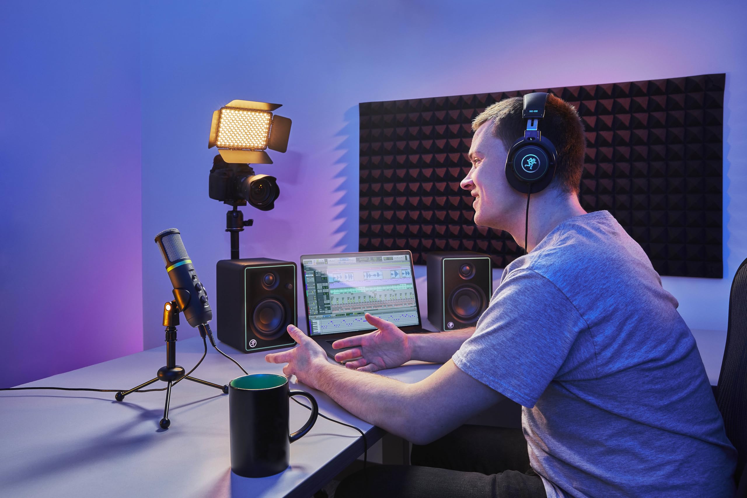 Mackie MC-100 geschlossener Over-Ear-Kopfhörer für Studio-Monitoring, DJs, Content-Produktion und den Musikgenuss zuhause