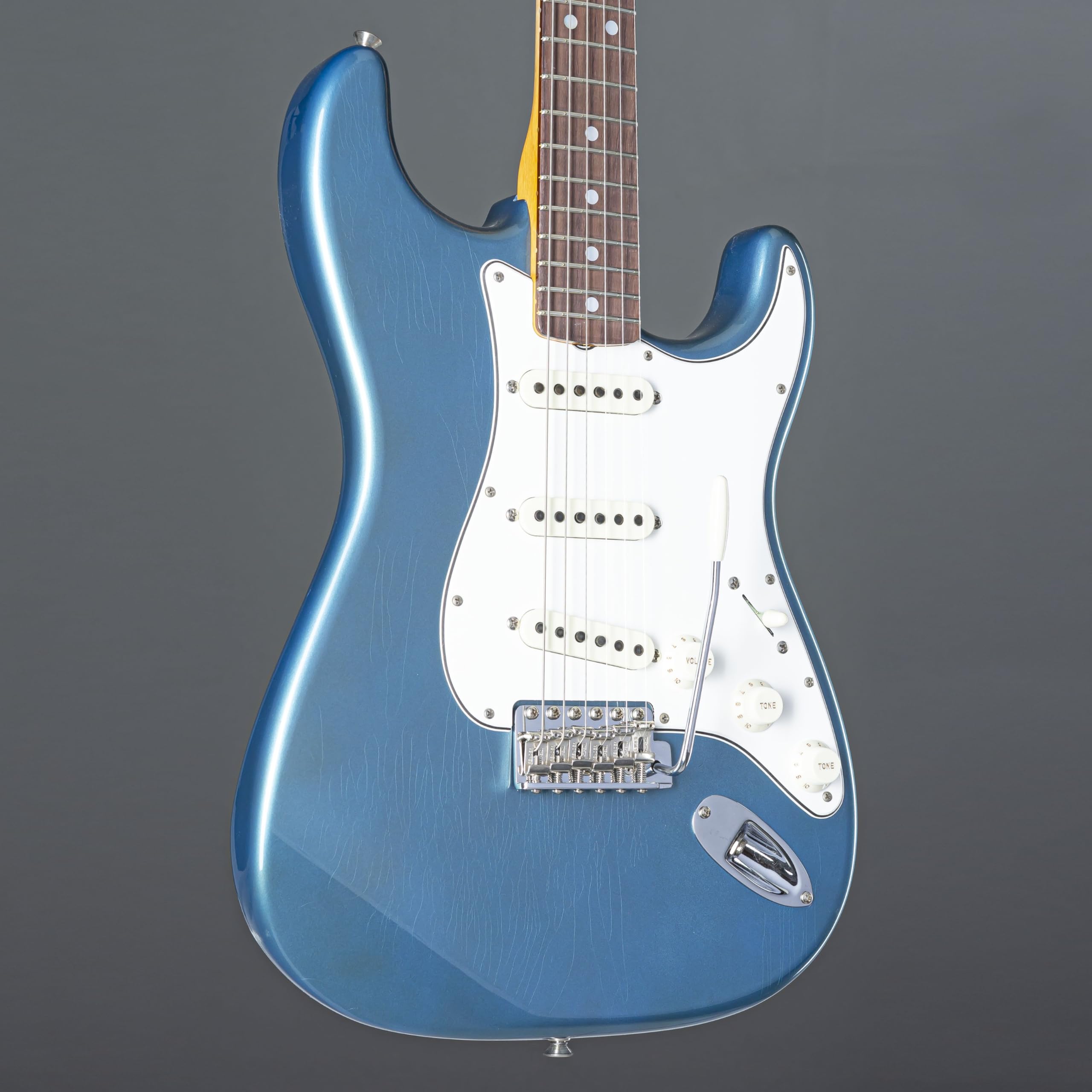 Amazon.com: Fender Custom Shop '66 Stratocaster Deluxe Closet