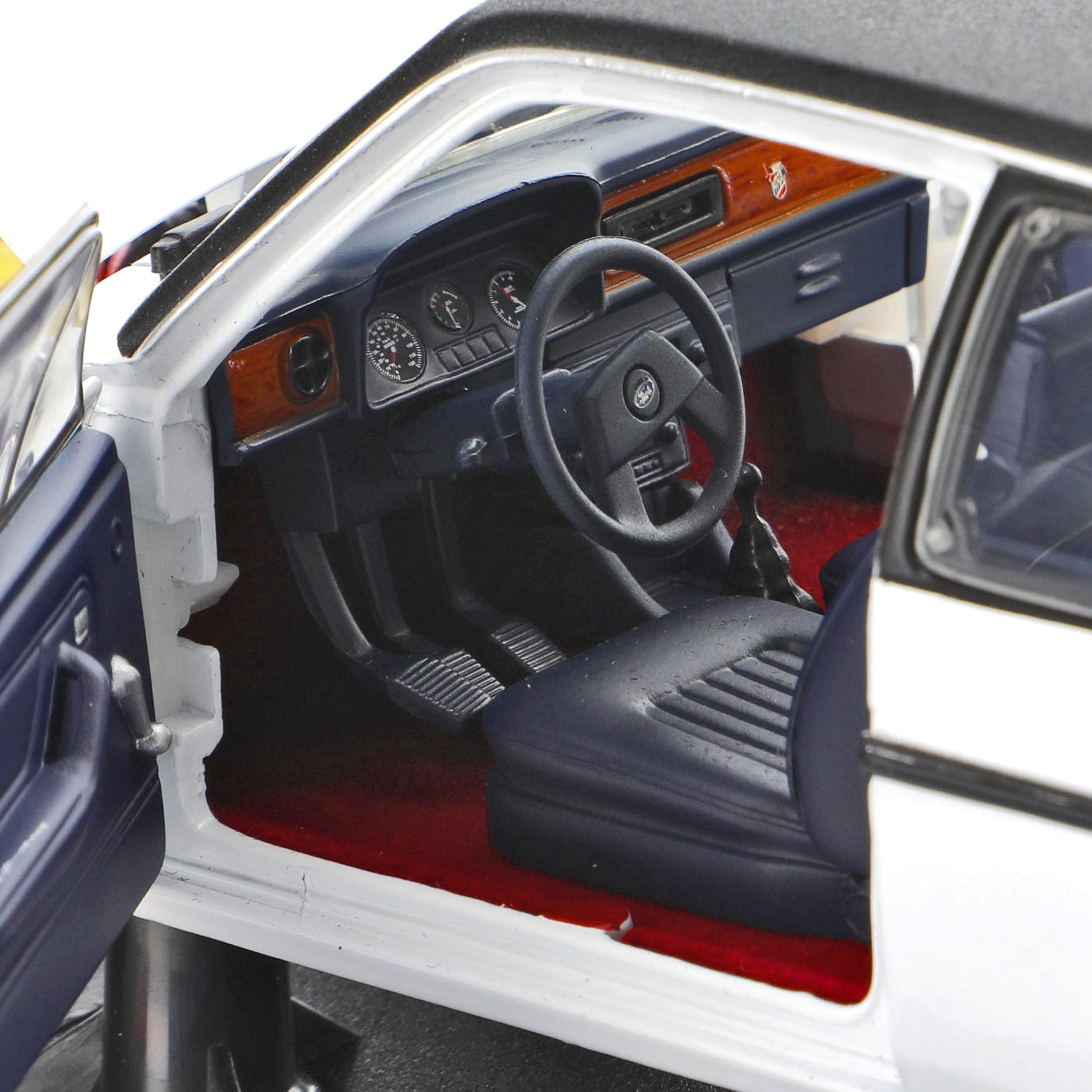F*o*r*d Escort Coupe GHIA Weiss 2. Generation 1974-1980 1/18 Sun Star Modell Auto