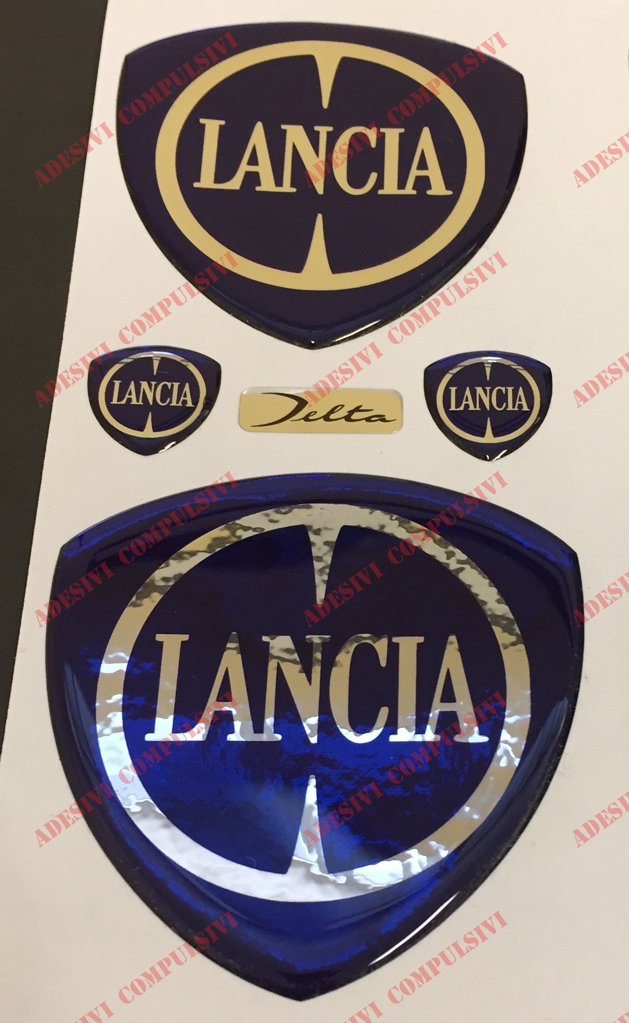 Logo Delta Anteriore, Posteriore + 2 Stemmi Laterali. per Cofano e Baule. Adesivi resinati, Effetto 3D. Fregi Stile Modello Classico