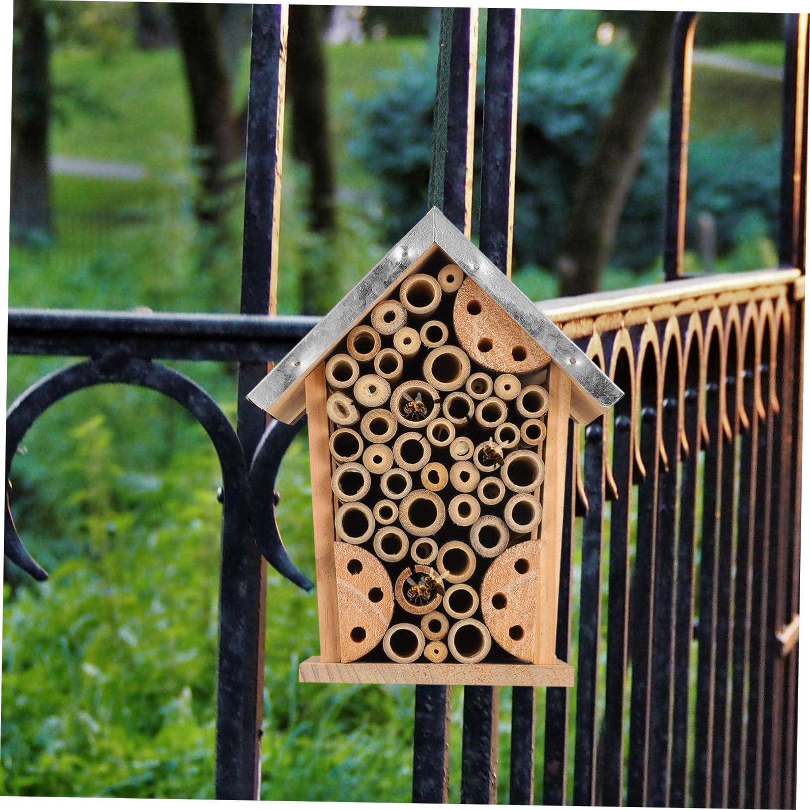Yardwe Hängendes Insektenhotel und Eisen mit Bienenhotel Marienkäfer Lebensraum Leicht Aufzuhängen für Garten