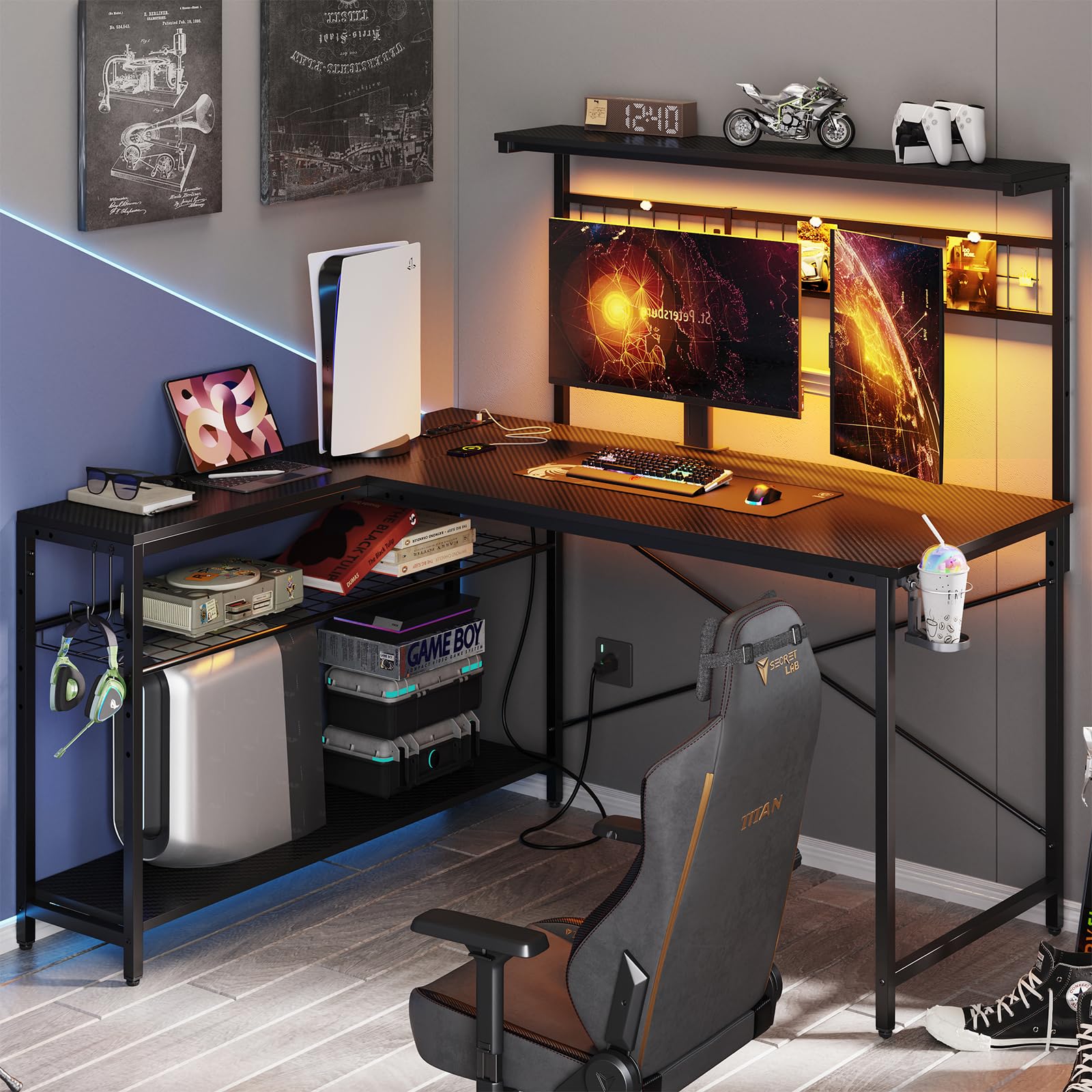 Bestier Gaming Desk 130 cm L förmig Reversibler Eckschreibtisch mit Steckdosen LED-Lichtern 4 Regalböden Haken & Becherhalter Ideal für Home Office und Gaming