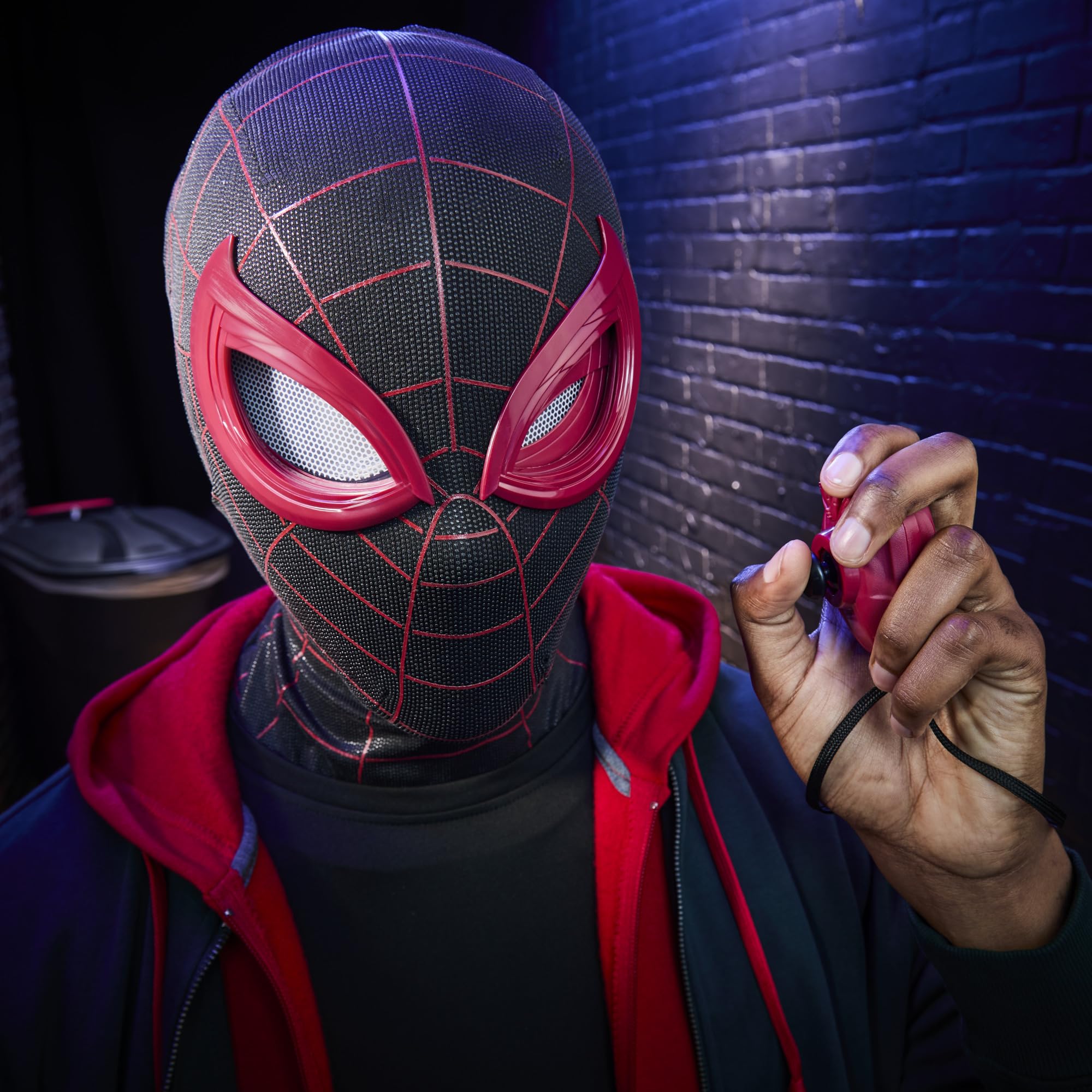 Hasbro Marvel Legends Series, Spider-Man: Miles Morales, maschera espressiva elettronica, articolo premium interattivo per roleplay per adulti