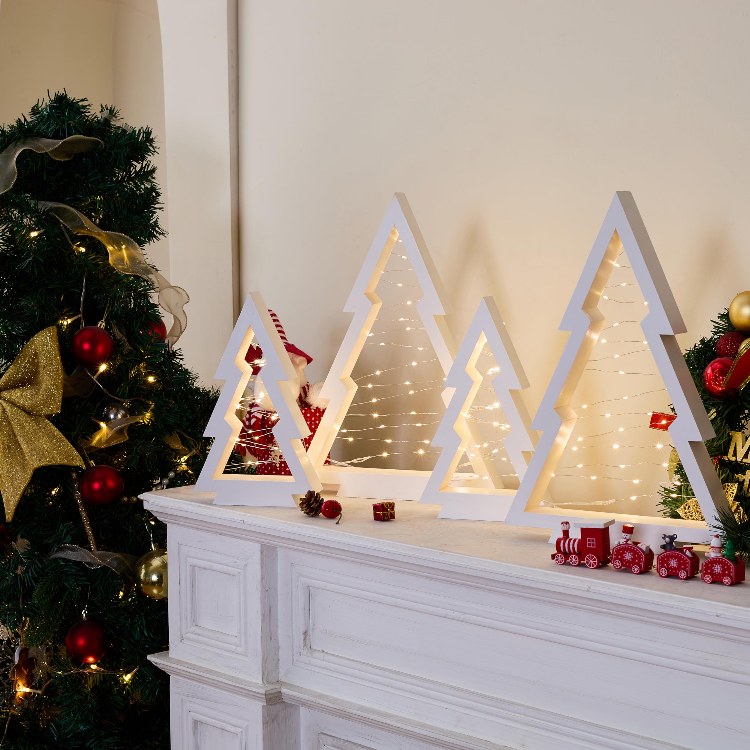 Lot de 4 sapins de Noël en bois avec lumières - Compartiment à piles caché - Arbres de Noël lumineux en bois pour les vacances, les fêtes d'hiver, le bureau, la cheminée de la maison (blanc)