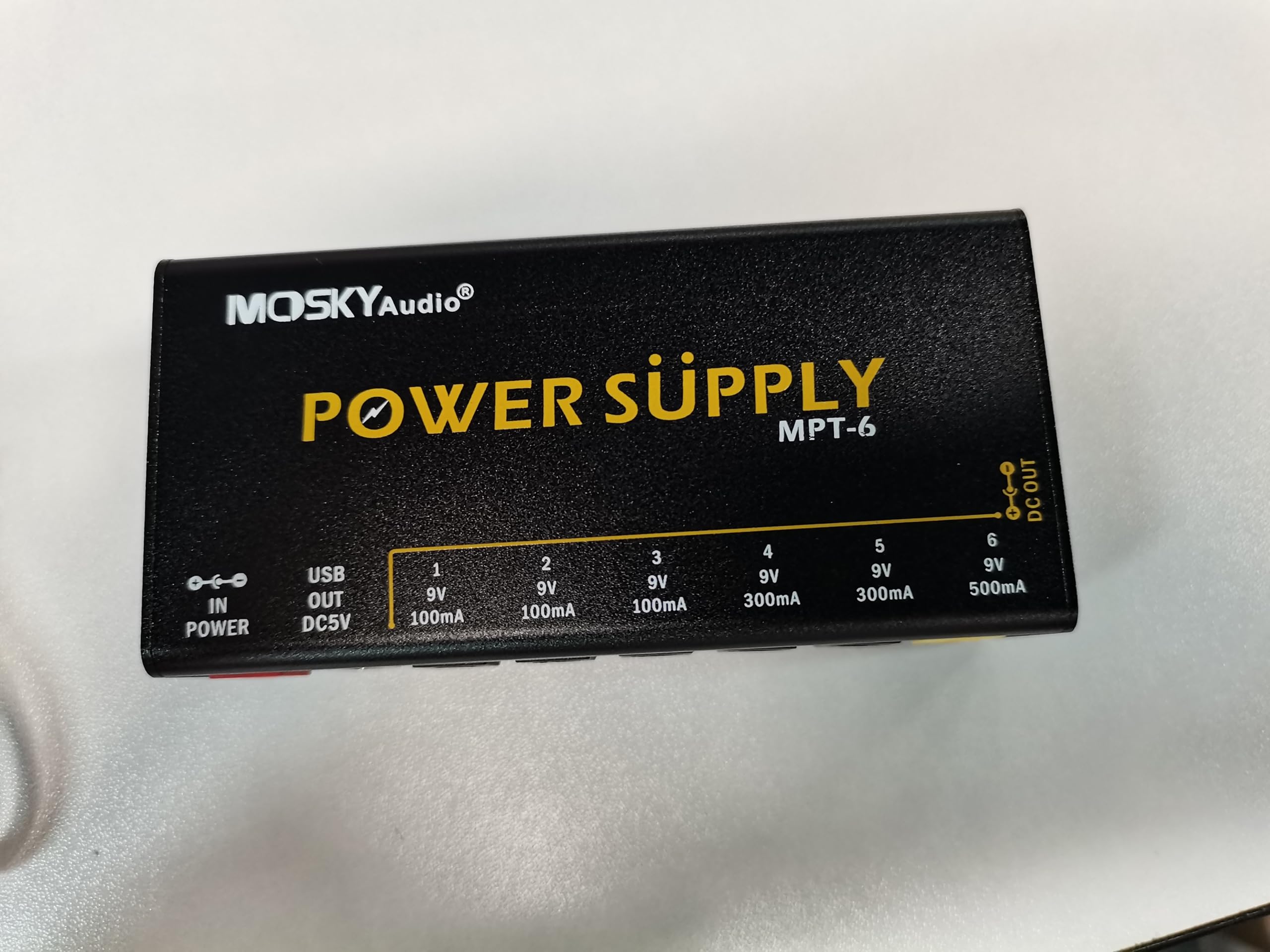 HUIOP Alimentatore per Pedali per Chitarra a 6 canali con Protezione Indipendente dai cortocircuiti Indicatore di Alimentazione a LED Alimentatore per Pedali per Effetti per Chitarra Altri