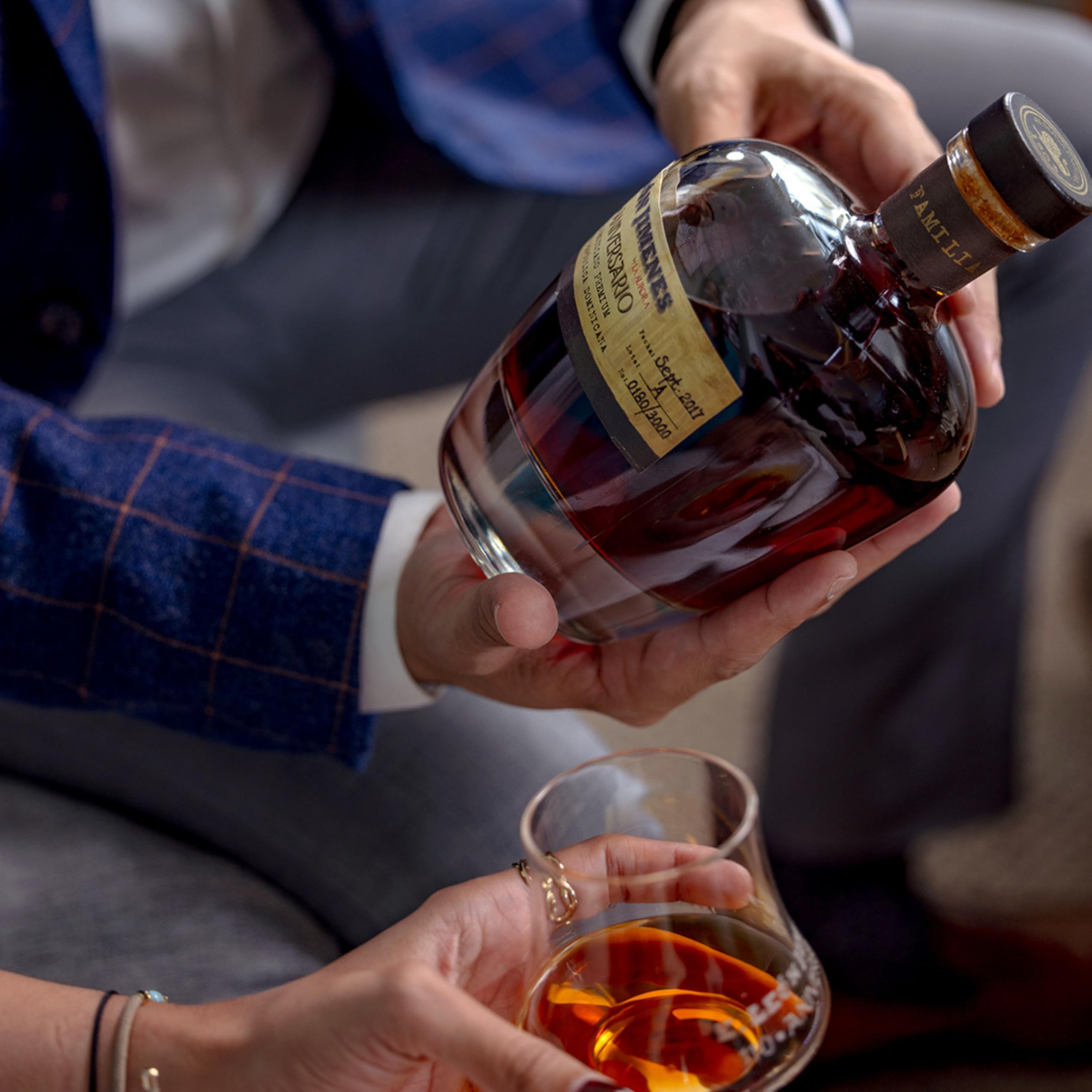 Ron E. León Jimenes 110 Aniversario – Edición Limitada 700 ml | 10 Años de Añejo | Tradición Premium Dominicana | Bogusto