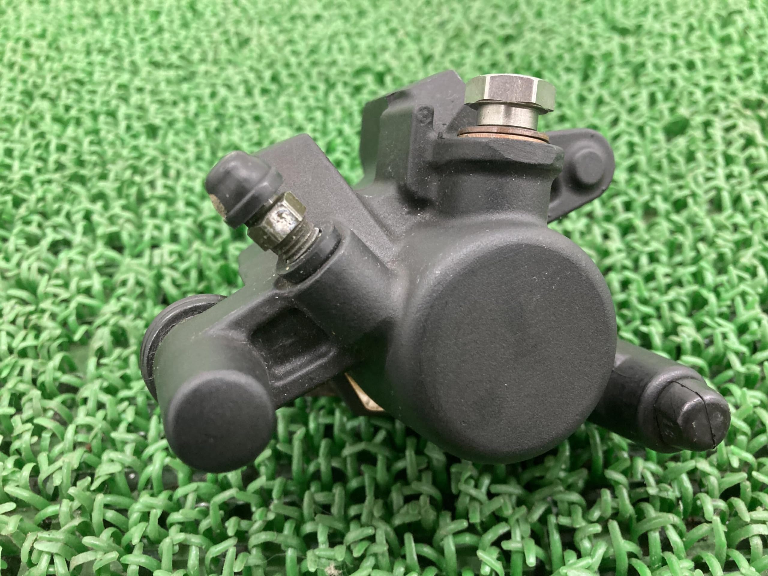 Amazon | アドレスV125 フロントブレーキキャリパー スズキ 純正