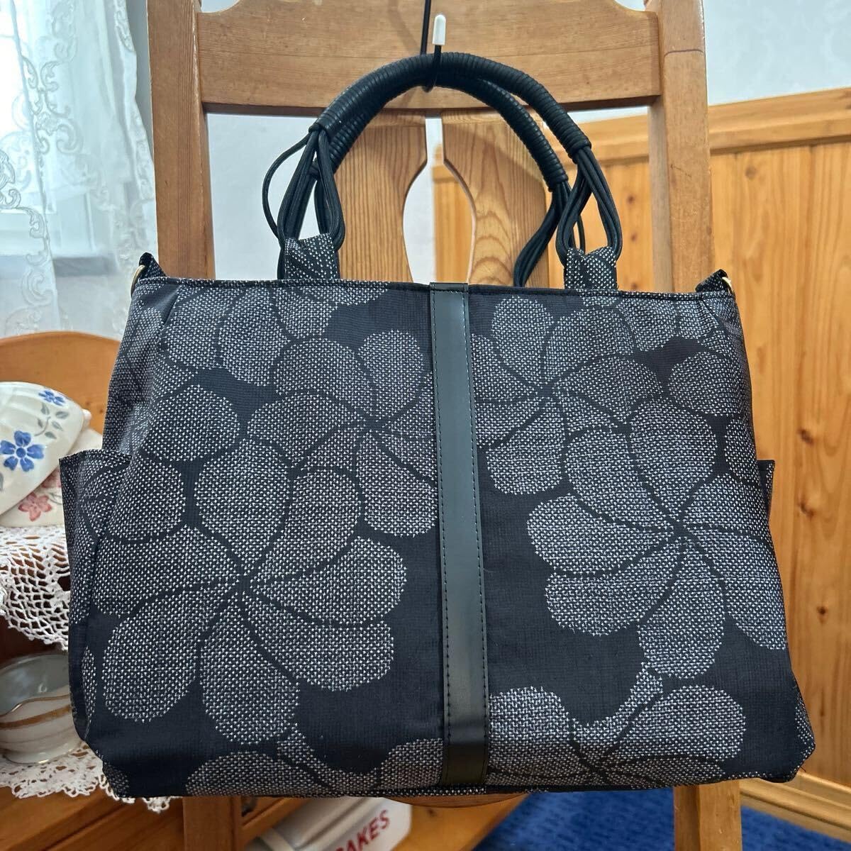 【まっきーです オーダー品】白大島紬リメイク2ウェイ大トートバッグ まっきーです オーダー品】白大島紬リメイク2ウェイ大トートバッグ