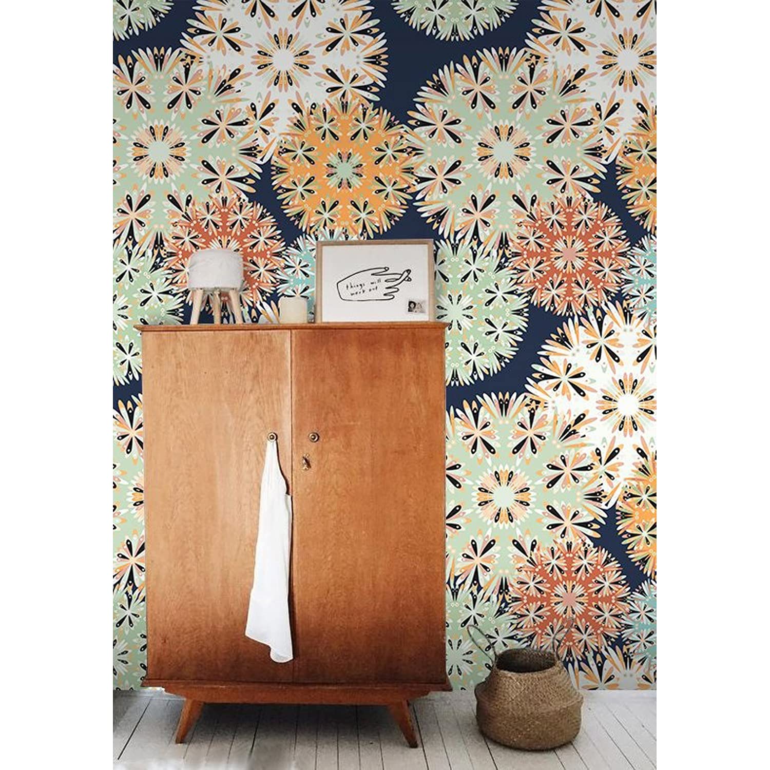 Papier peint intissé Coloray pour relooker un meuble de cuisine ou les murs de la chambre