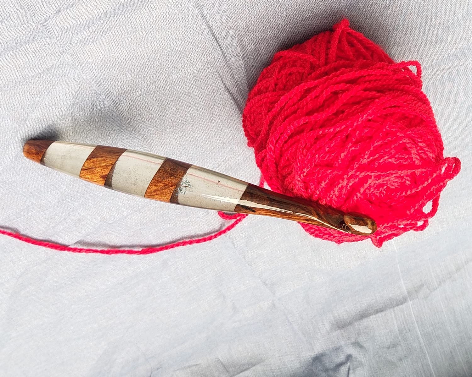 Merit wooden craft Handcrafted Resin epoxy & Wood Mix Crochet Hooks Ergonomic Soft Handle Needles Knit Weave Craft Yarn Different Size, Crochet Hooks. (6.5mm)