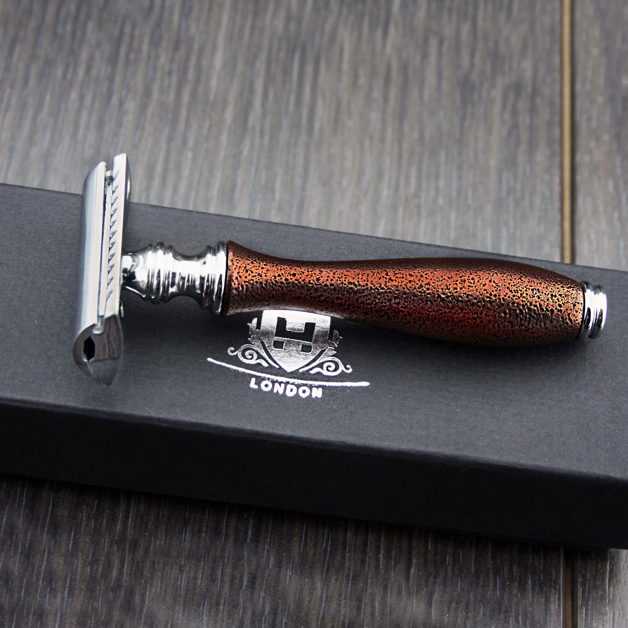 DE Safety Sophist Collection Men's Razor With Elegantly Designed Handle by Haryali London.Hand Assembled