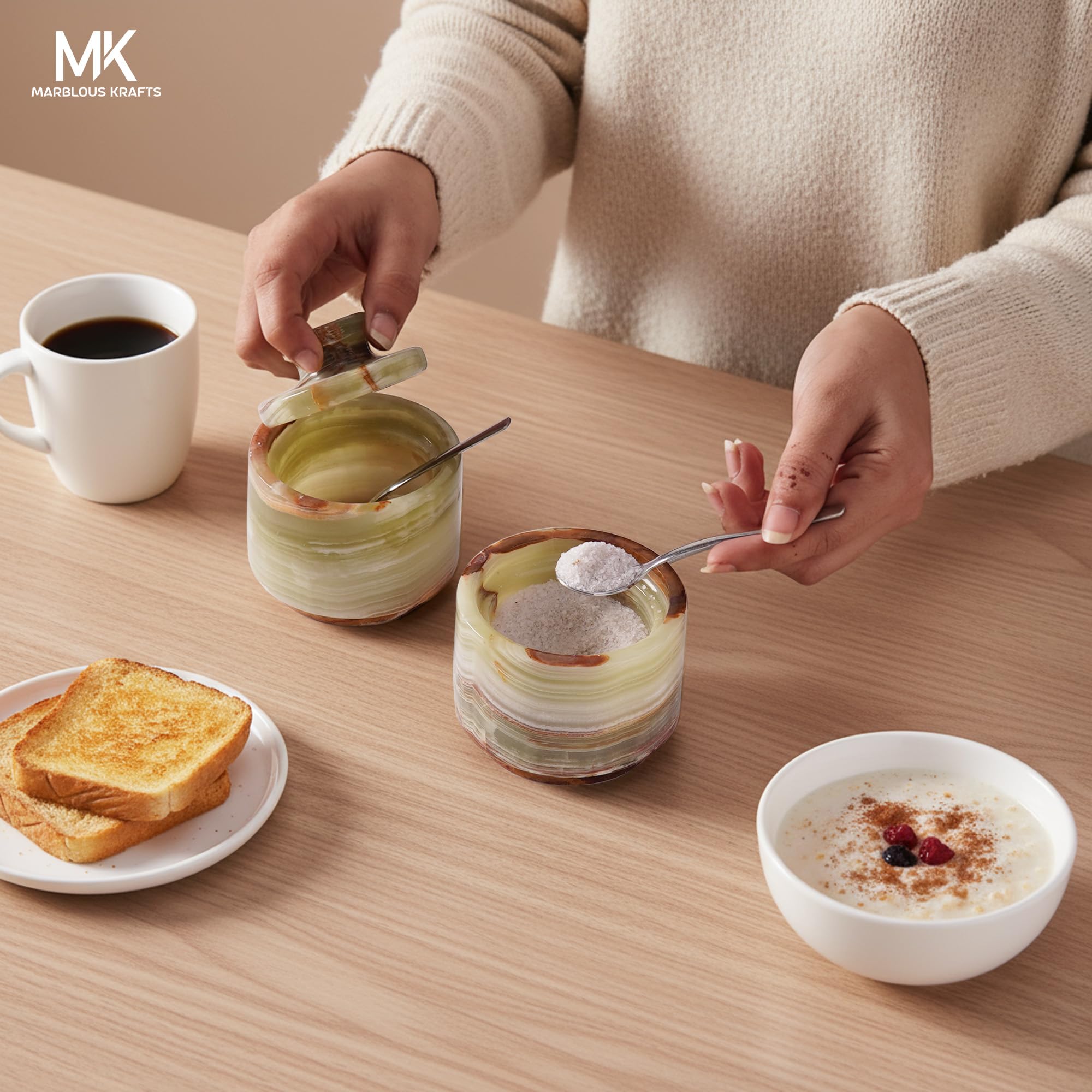 MARBLOUS KRAFTS Salière en marbre avec couvercle et cuillère, assiette à sel en pierre verte de 7,6 cm pour plan de travail de cuisine, petit ensemble décoratif avec 2 pots à épices