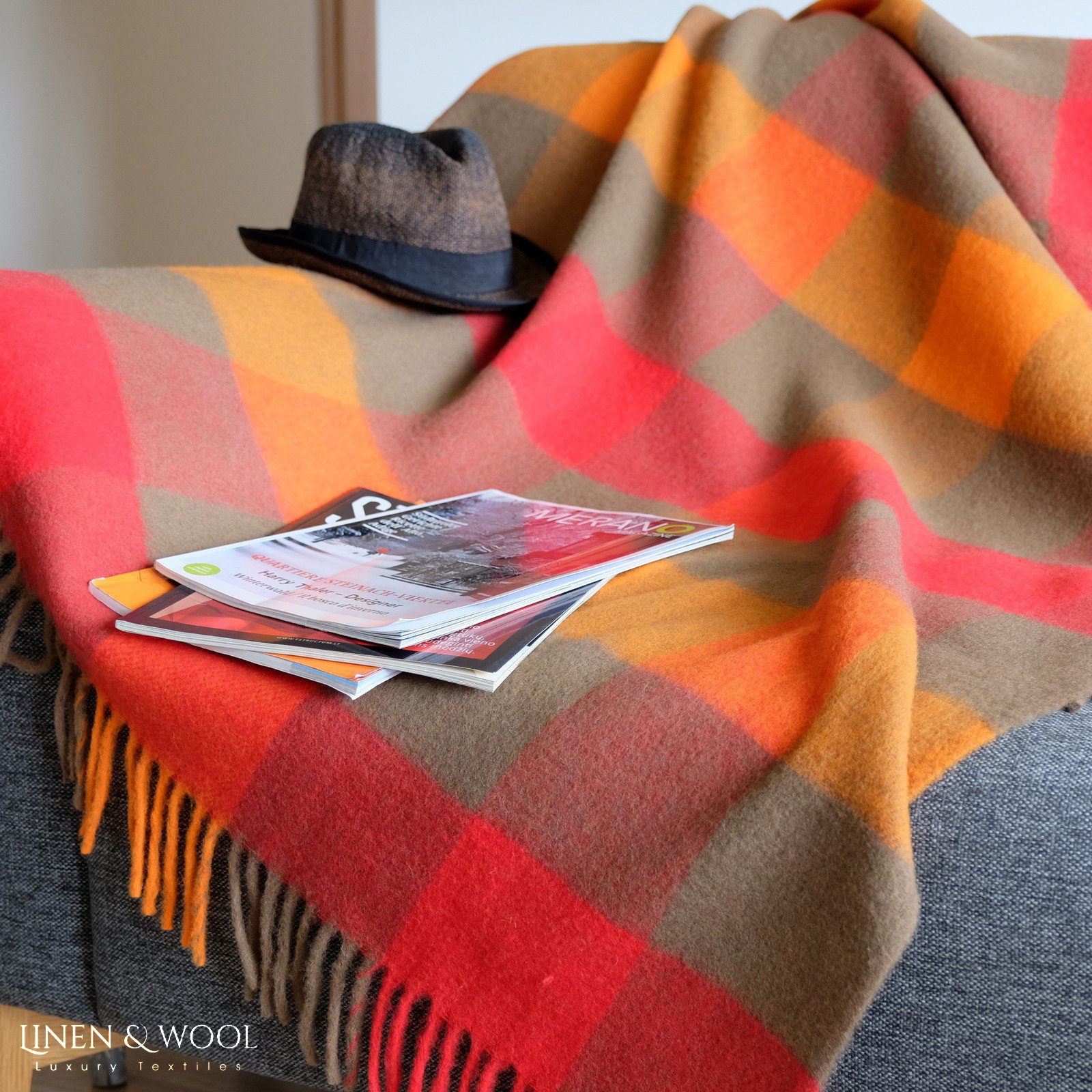 Linen & Cotton Douce et Chaude Couverture en Laine à Carreaux Bolivia - 100% Pure Laine de Nouvelle-Zélande, Rouge Orange Marron (130 x 170 cm) Plaid Coloré Couvre-Lit Jeté de Canapé Sofa Fauteuil