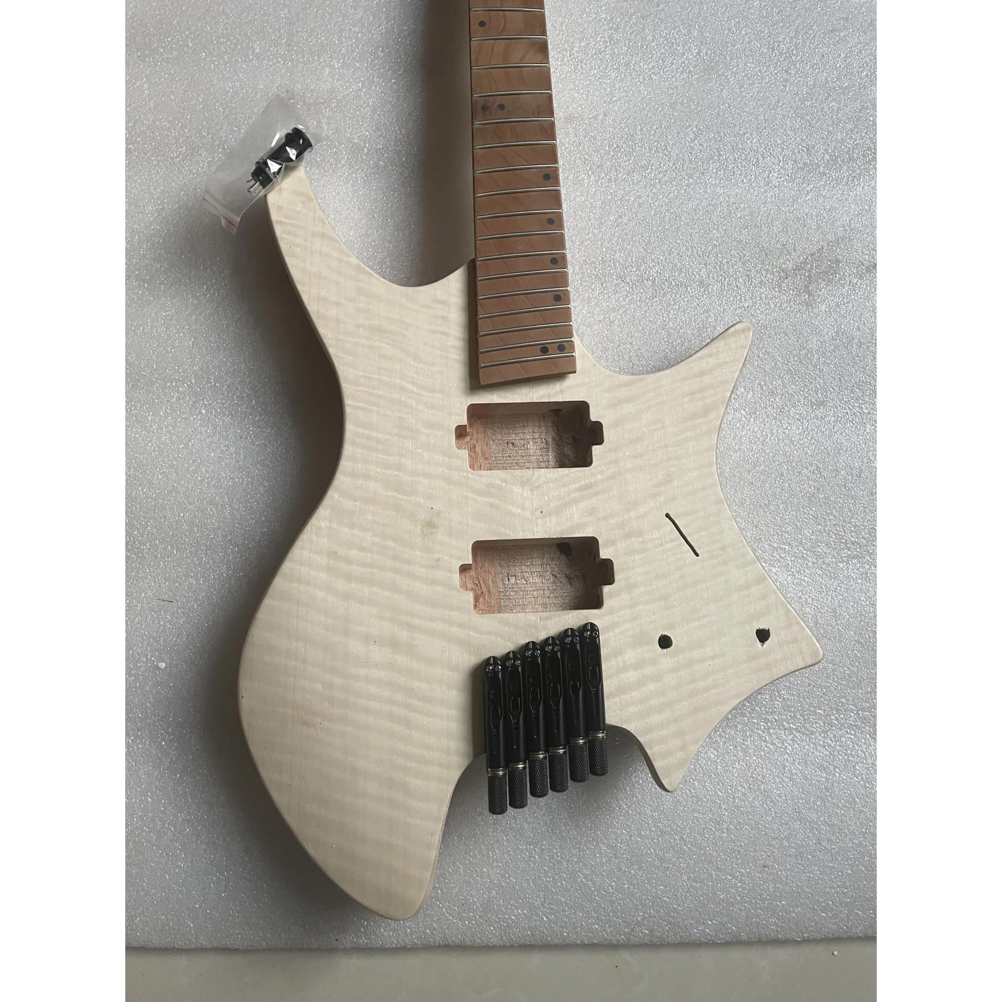 Corpo della Chitarra Incompiuto 6 corde Headless Set Chitarra Elettrica Con Impiallacciatura d'acero Corpo in Mogano Collo in Legno D'acero 24 Tasti Arrosto In Legno D'acero