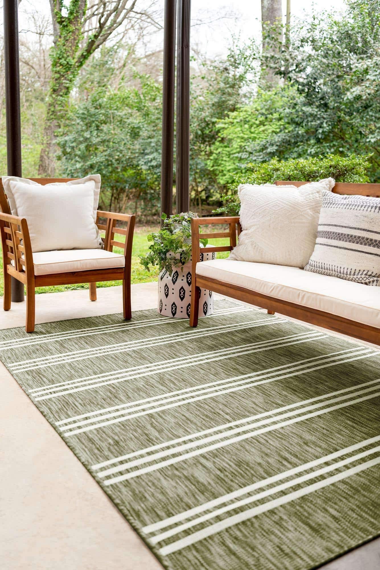 Unique Loom Outdoor Collection Area Rug - Anguilla (7' 10" x 10' Rectangle, Green/ Ivory)