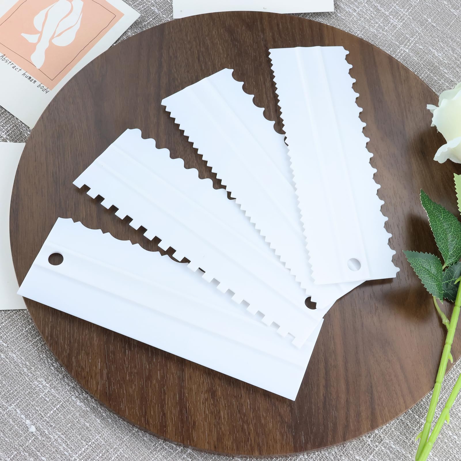 minzhenamz - Set di 2 raschietti per torte per applicare la glassa, regolabile, per decorazione di torte, spatola per torte per crema, fondente, cake scraper
