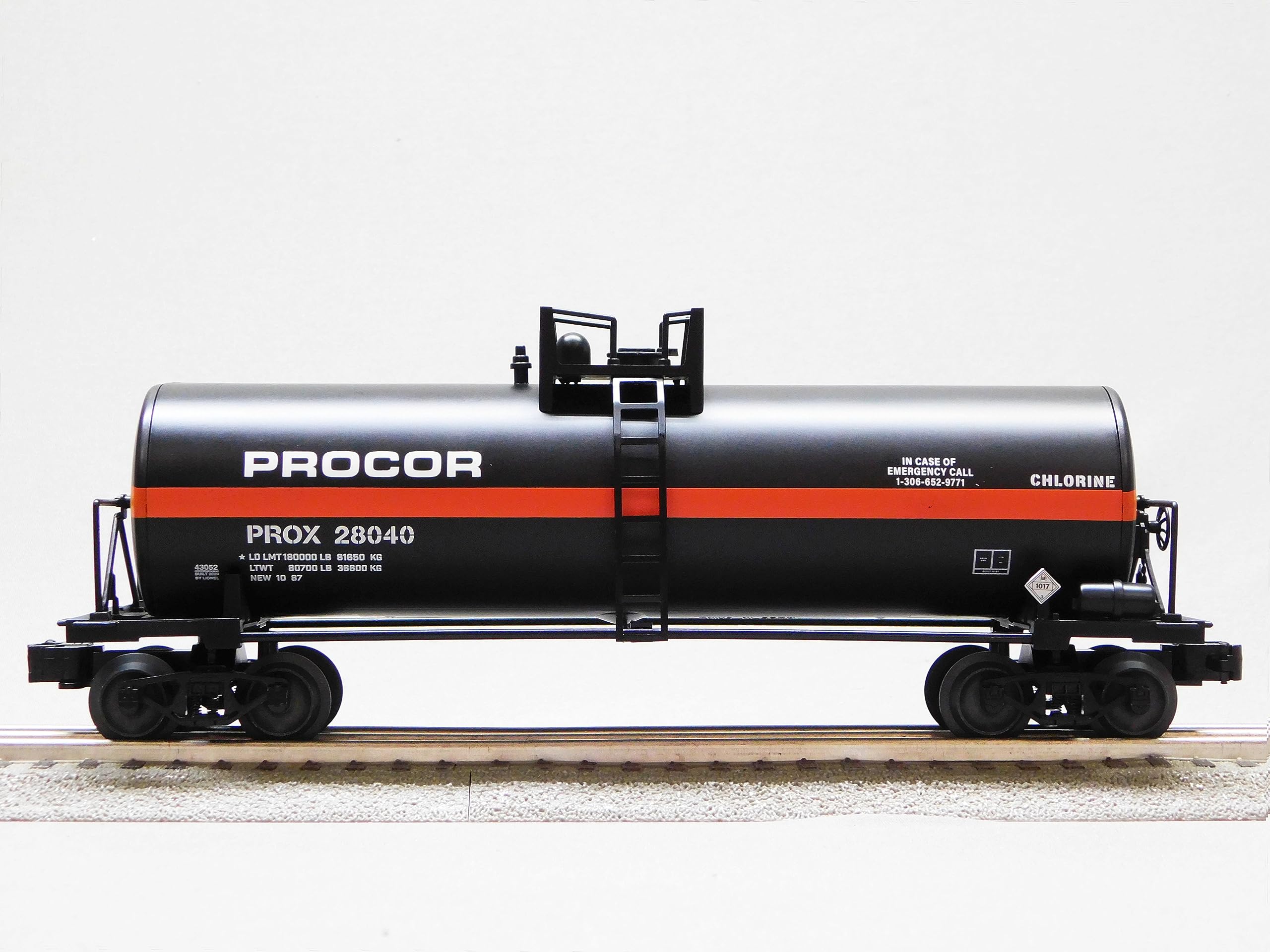 Atlas O Scale 11,000-Gallon Tank Car Without Platform - 3-Rail - Undecorated